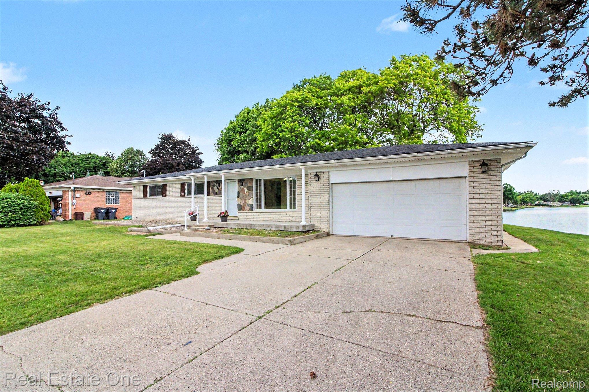 1347, Square Lake, Troy, Michigan, 48085