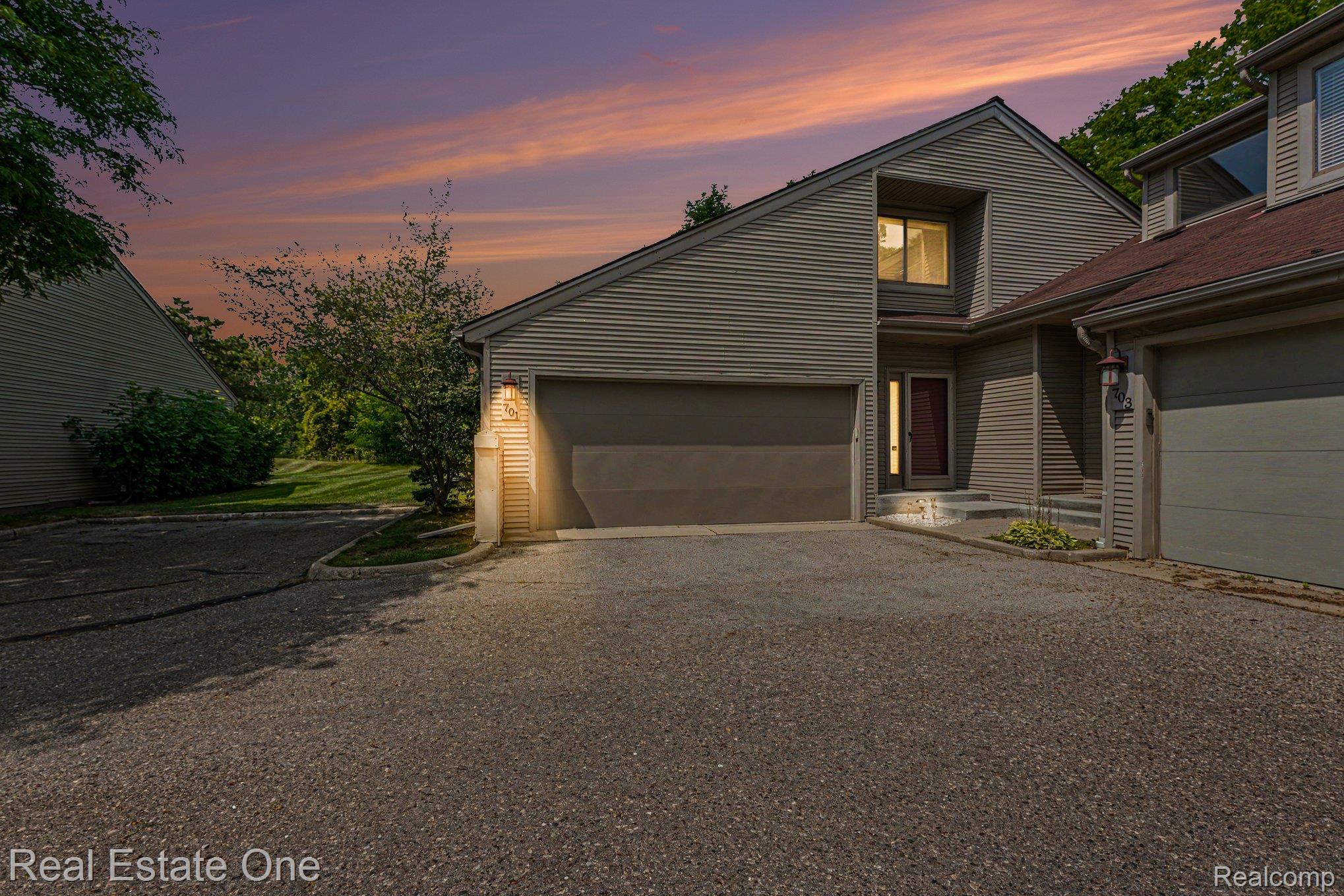 701, Charing, Rochester, Michigan, 48307
