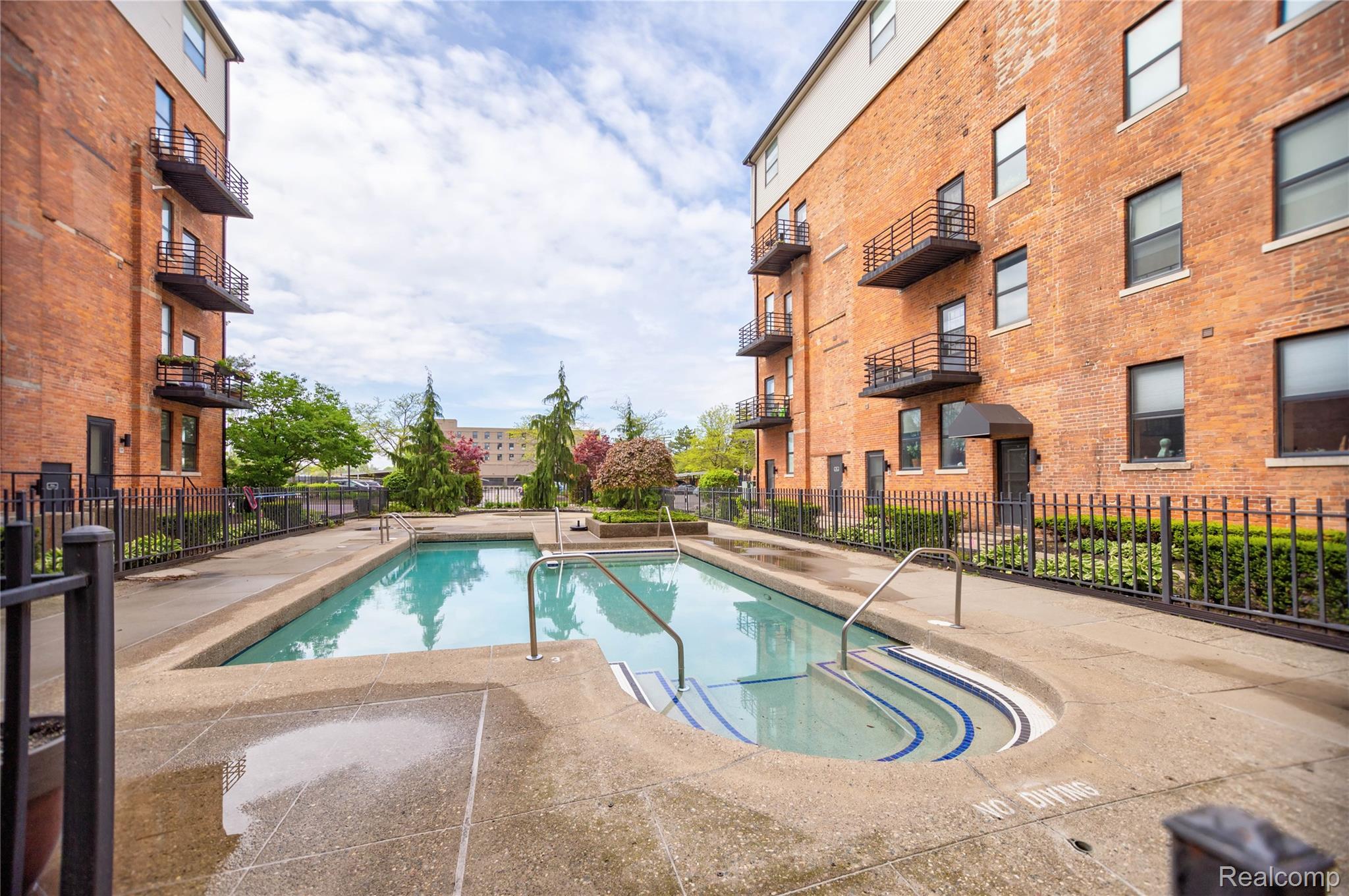 6533, Jefferson, #Unit 604, Detroit, Michigan, 48207
