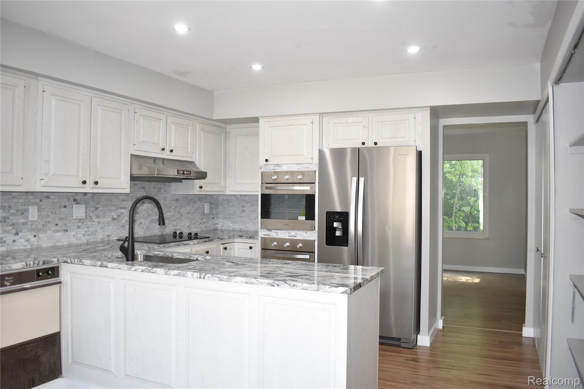 2073, Bordeaux, West Bloomfield, Michigan, 48323