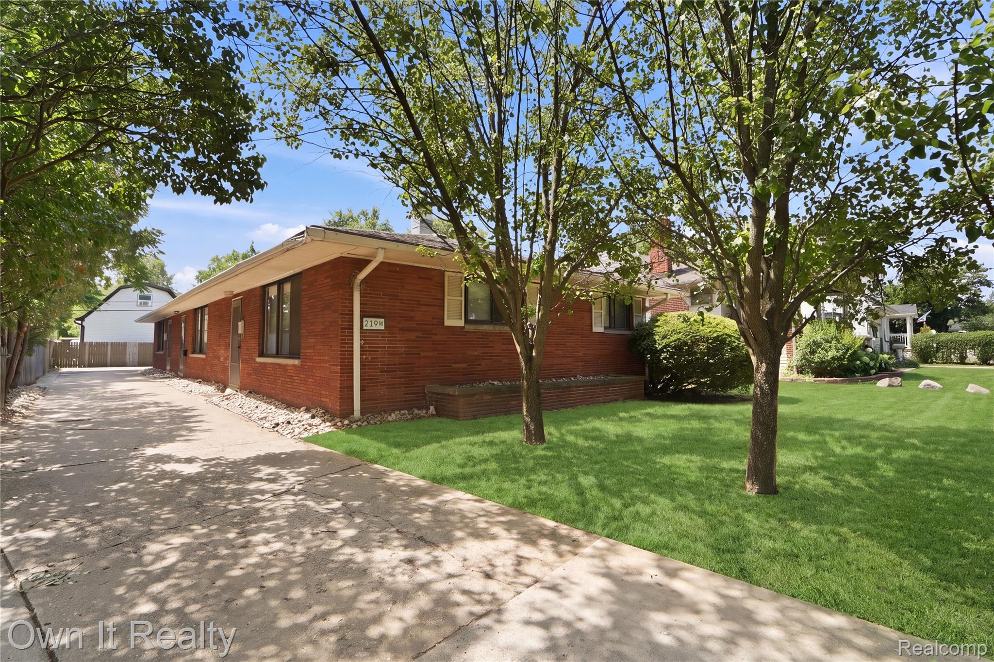 219, 12 Mile, Royal Oak, Michigan, 48073