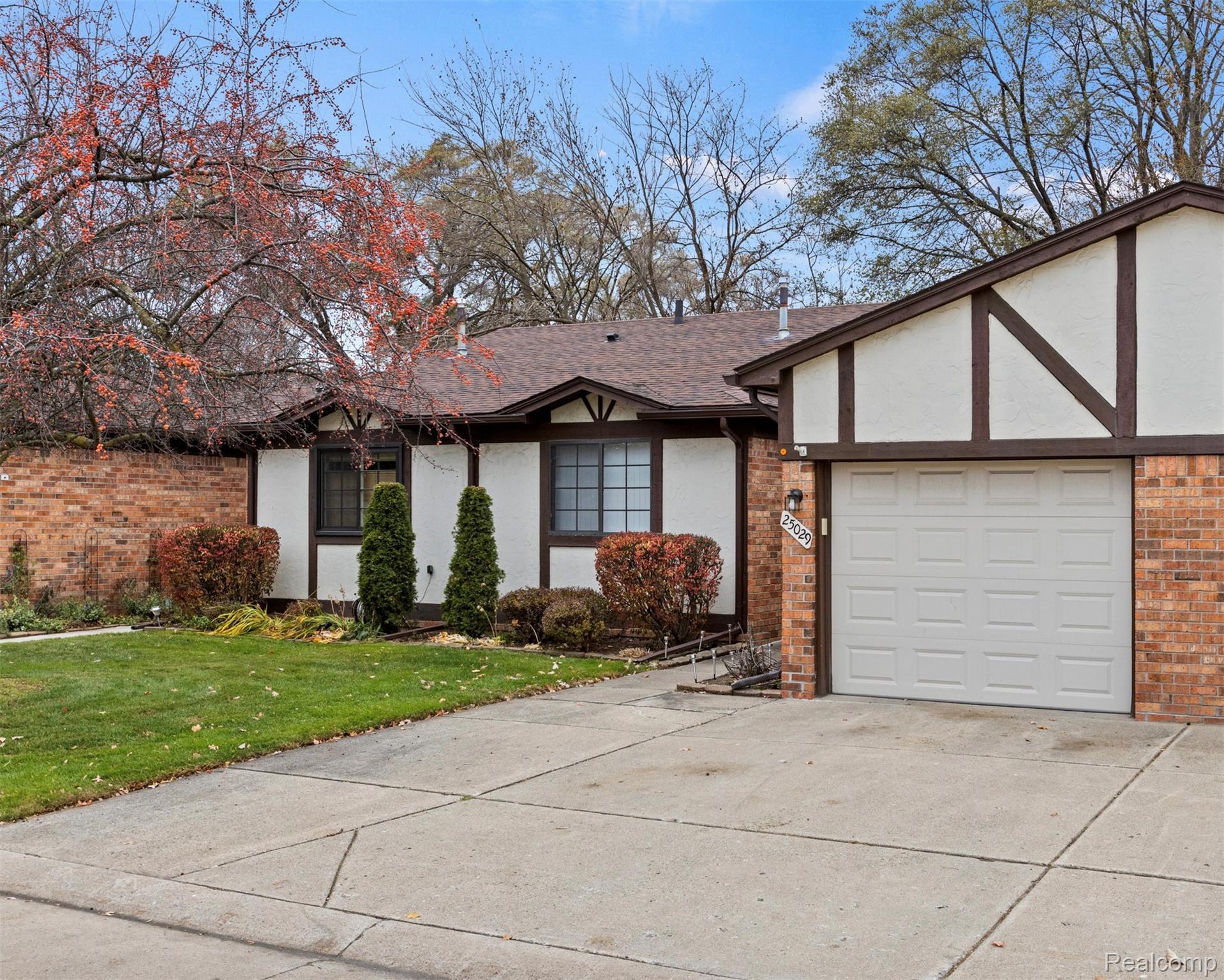 25029, Joanne Smith, Warren, Michigan, 48091