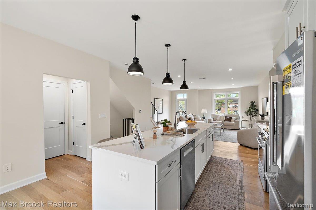378, Notre Dame, Grosse Pointe, Michigan, 48230