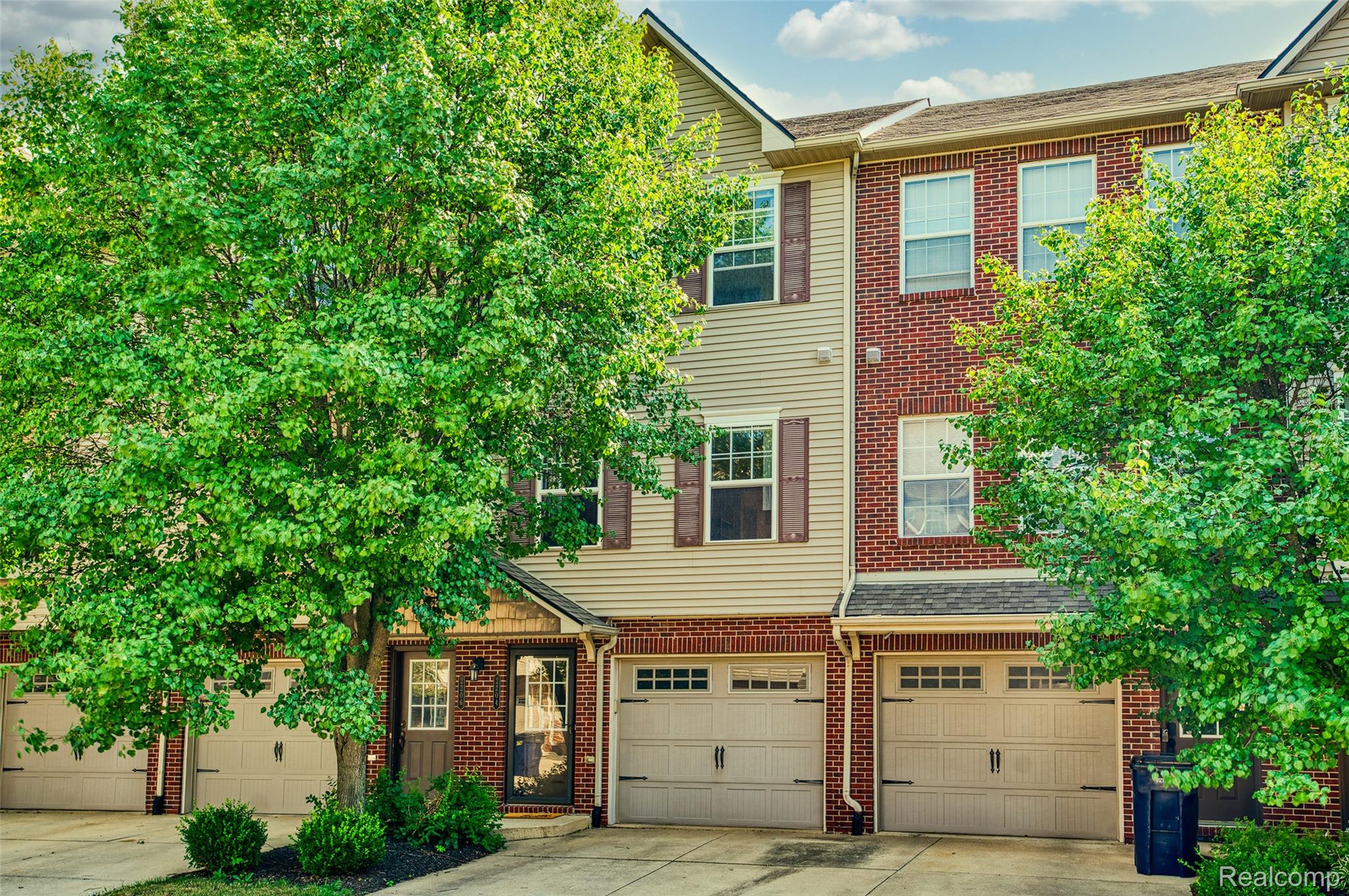 2204, Knotty Pine, Howell, Michigan, 48855