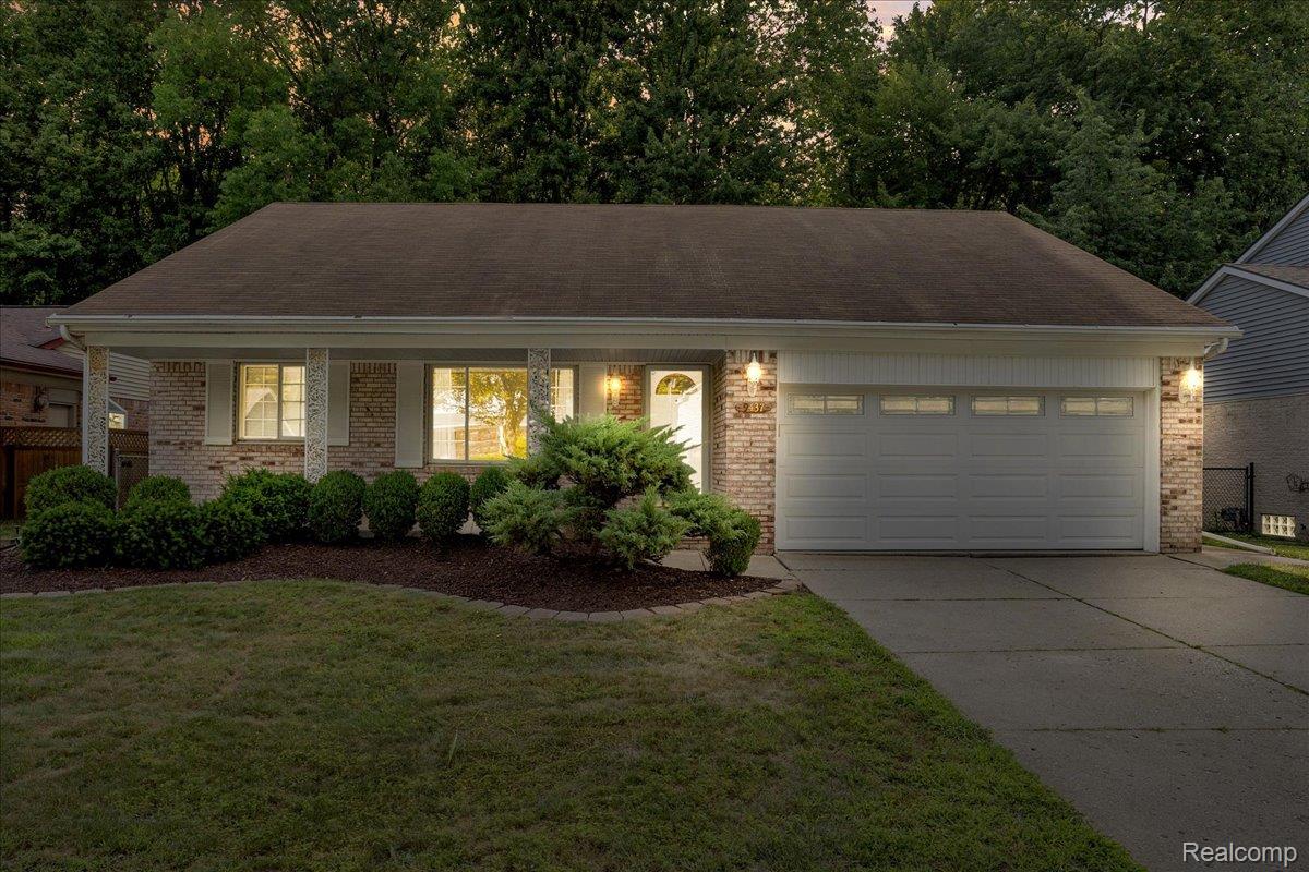 9437, Continental, Taylor, Michigan, 48180