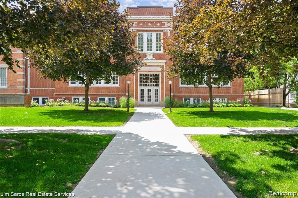 389, Saint Clair #103, Grosse Pointe, Michigan, 48230