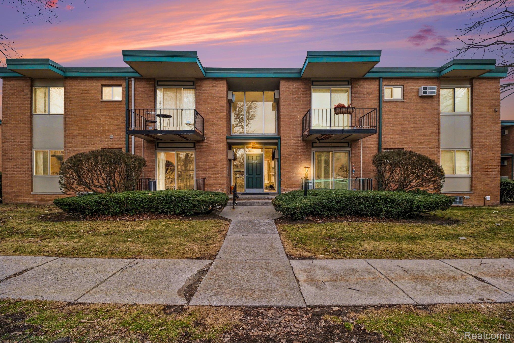 1840, Axtell, #7, Troy, Michigan, 48084