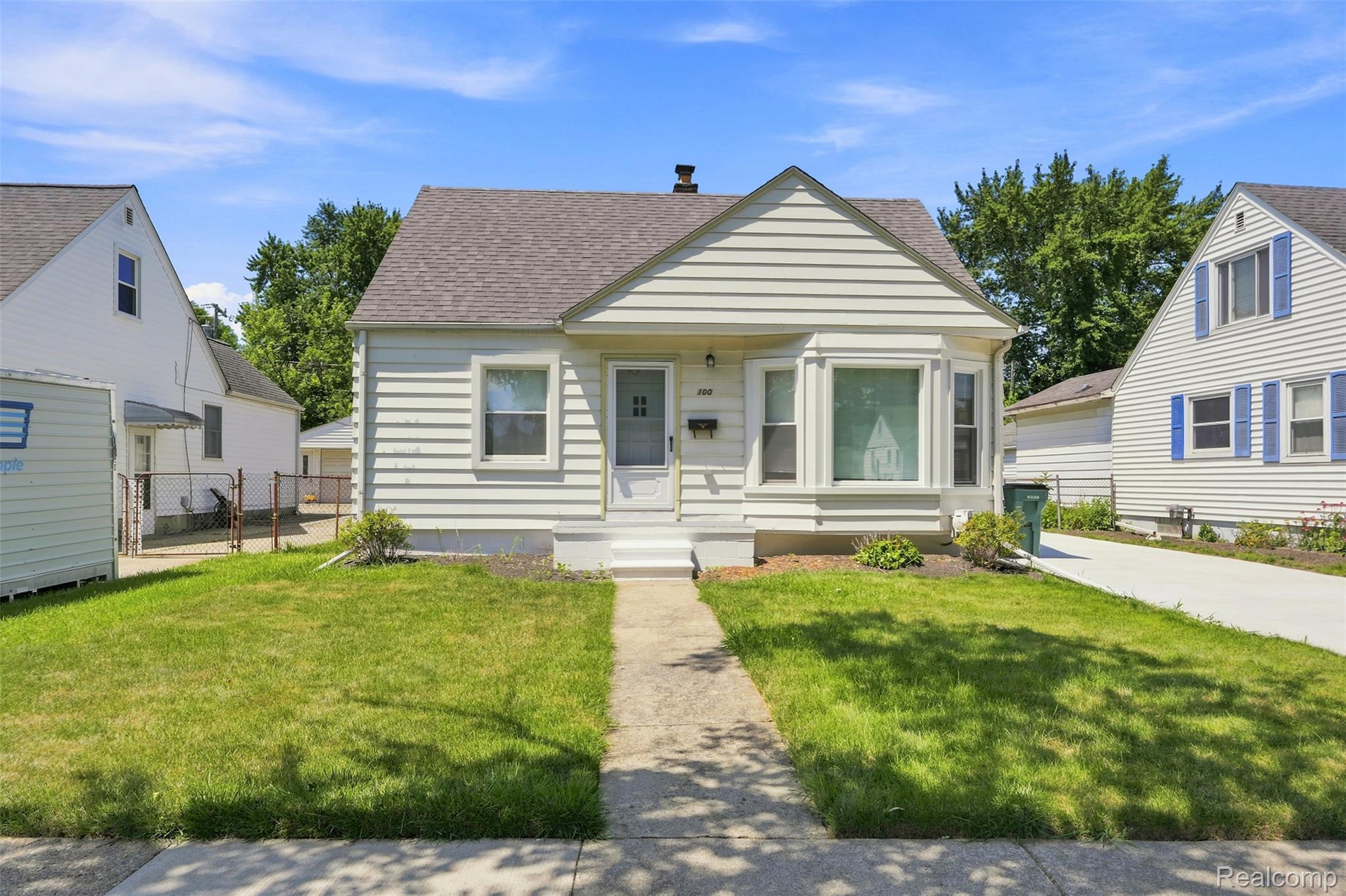 100, Custer, Clawson, Michigan, 48017
