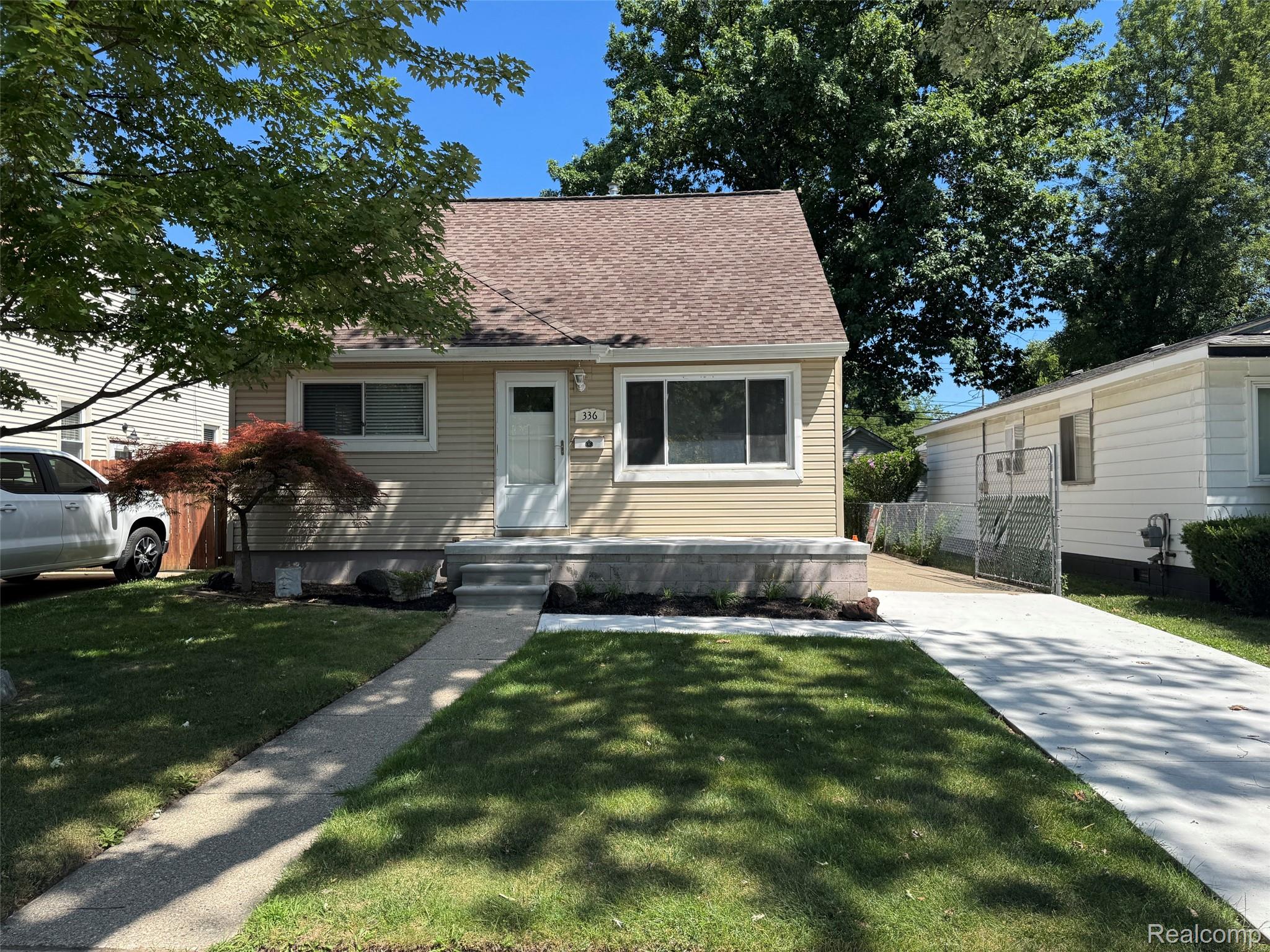336, Chippewa, Commerce Twp, Michigan, 48017