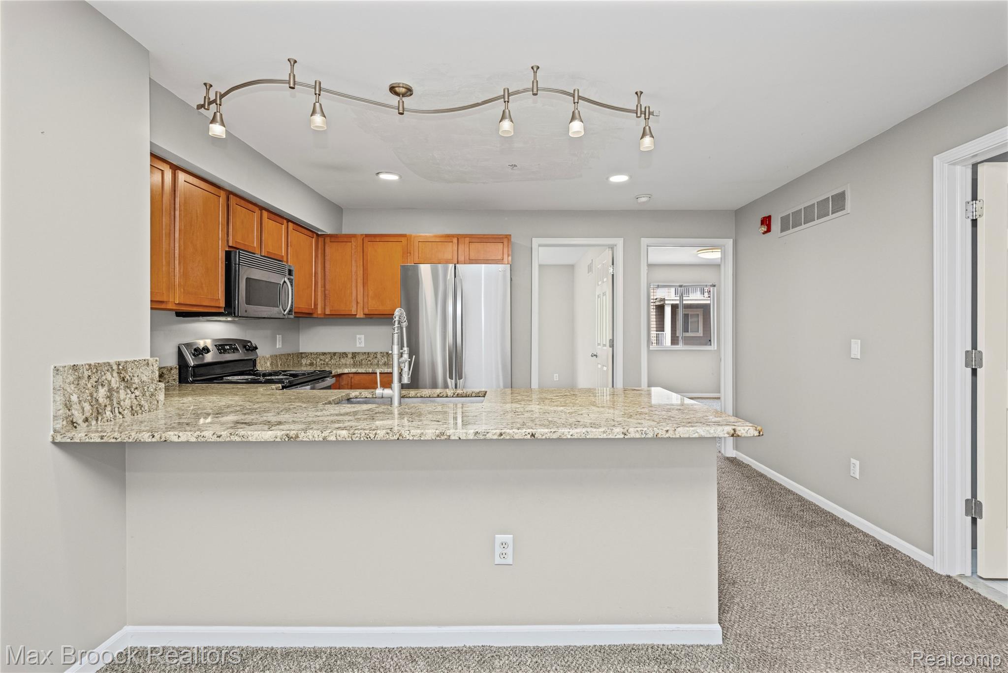 1071, Beaver, Troy, Michigan, 48083