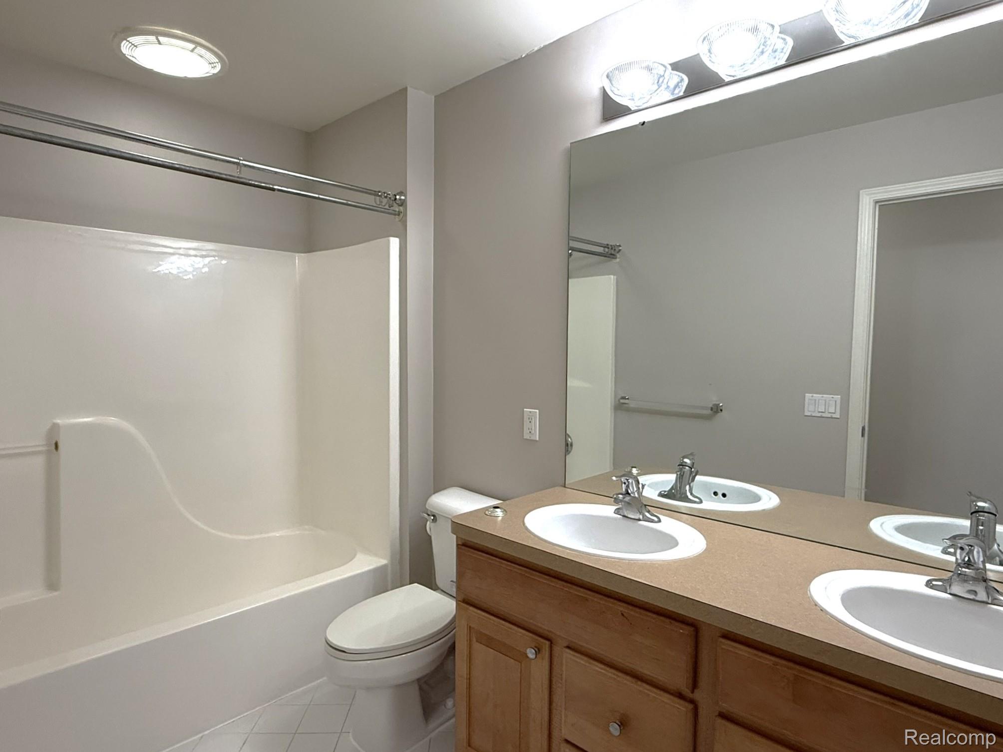 49028, Founders, Canton, Michigan, 48187