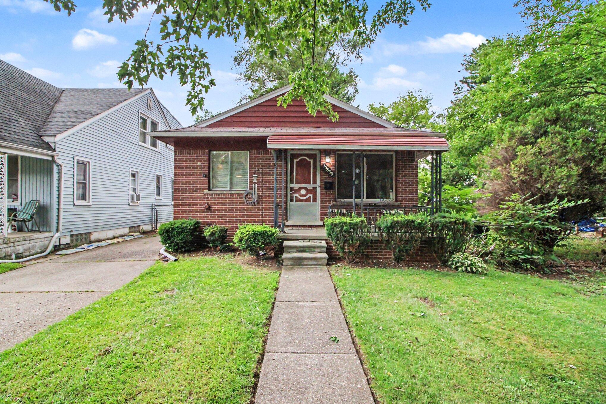 15809 Woodworth