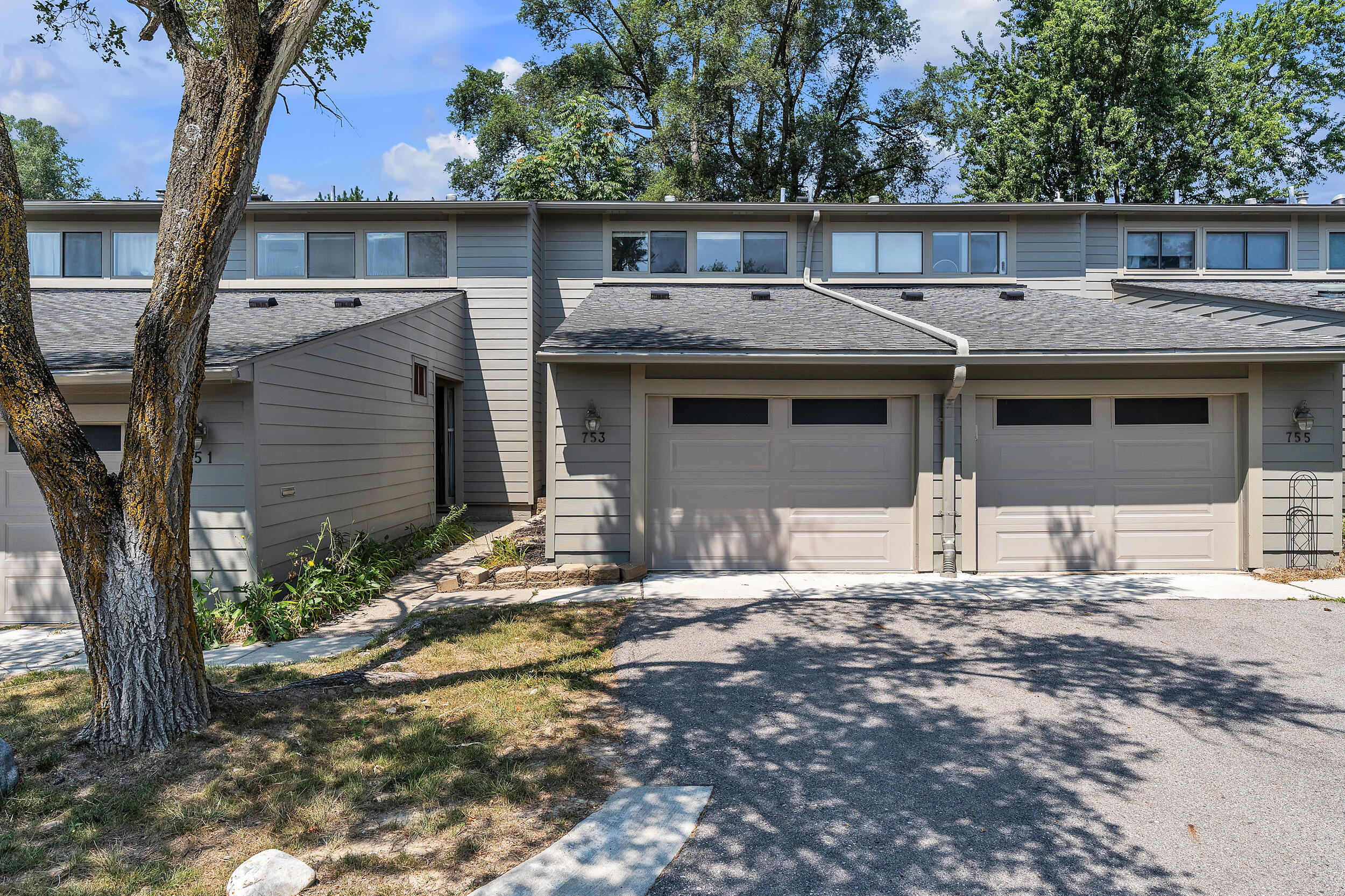 753 Peninsula Court Unit: 305