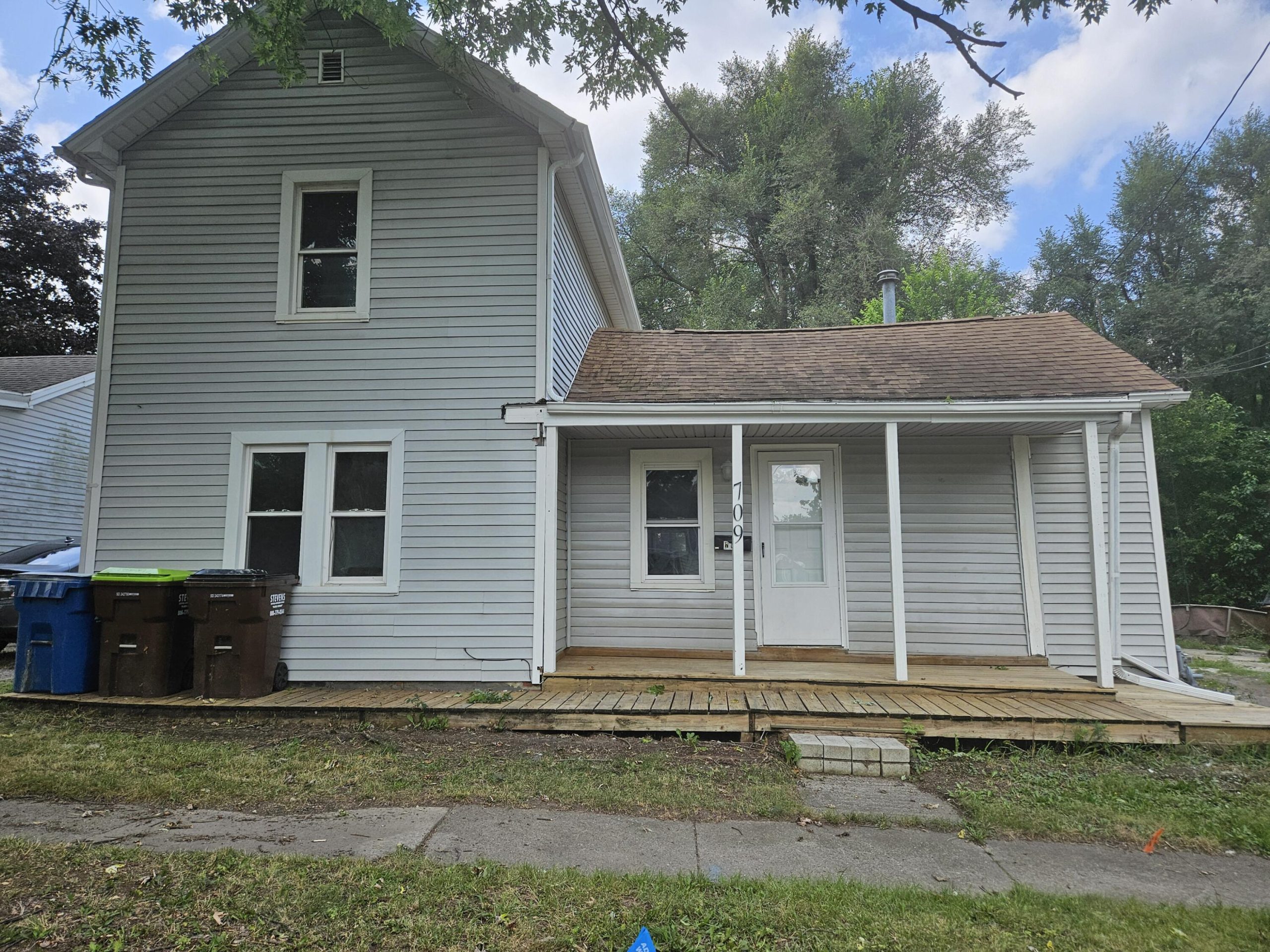 709 N Locust Street