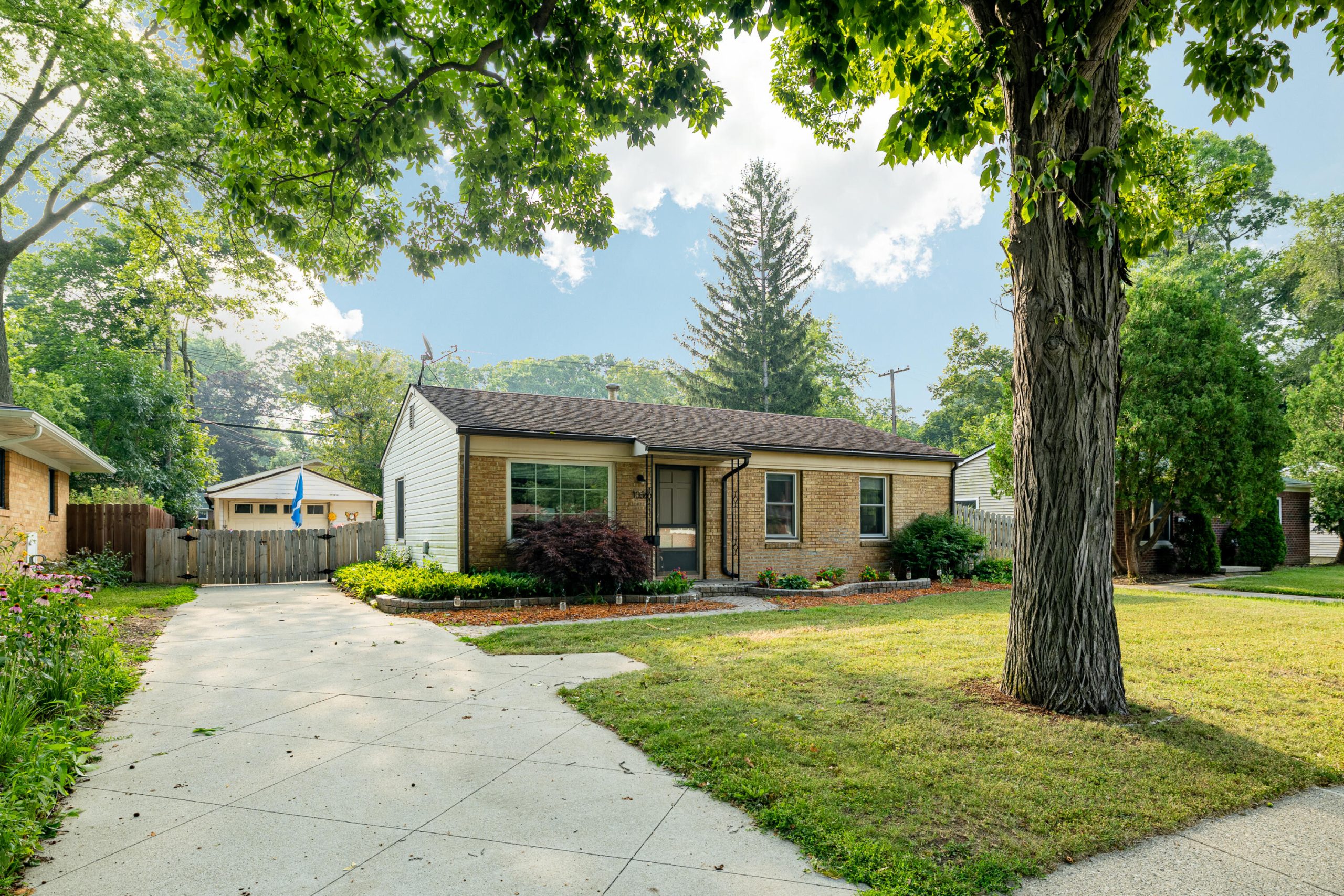 1036 N Maple Road