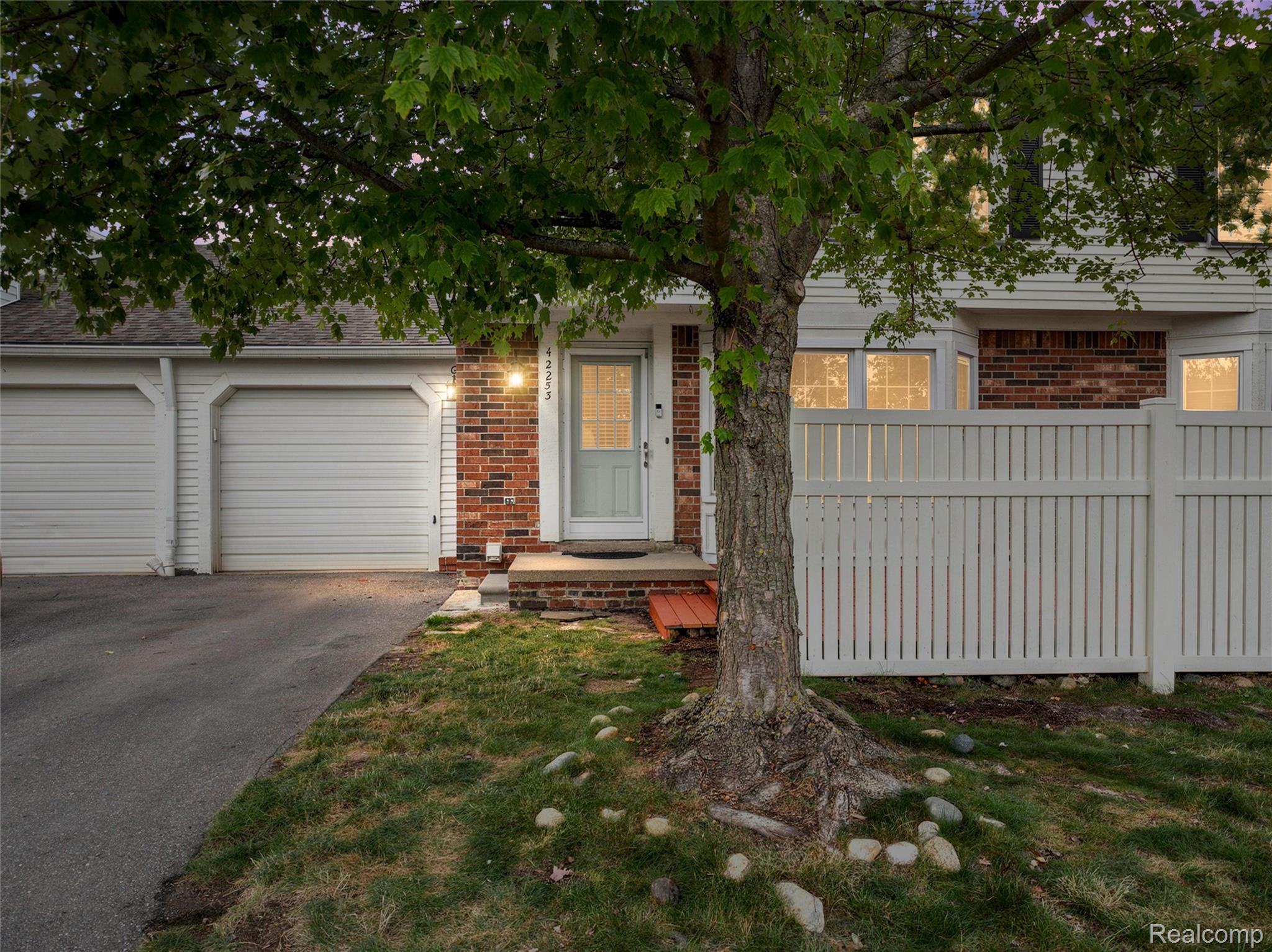 42253, Old Pond, Plymouth, Michigan, 48170