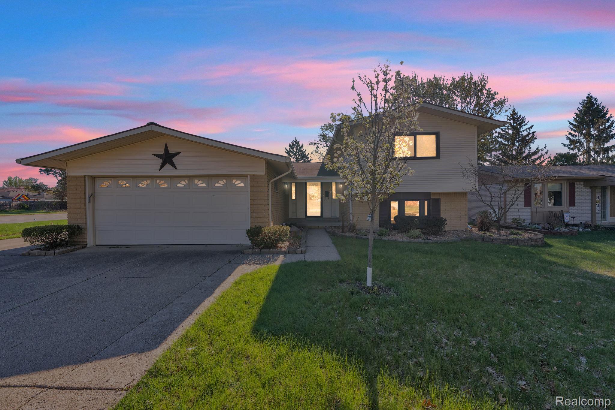 9498, Bassett, Livonia, Michigan, 48150