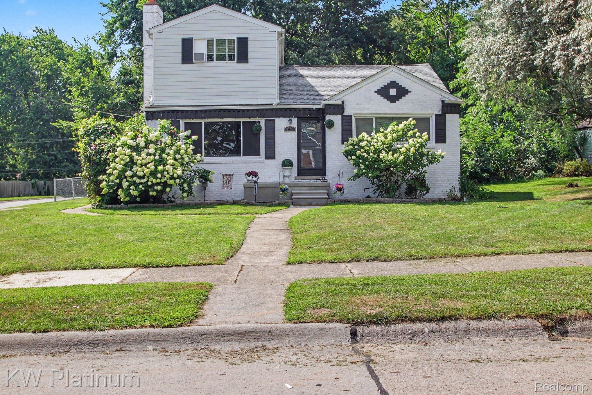 8586, Superior, Center Line, Michigan, 48015