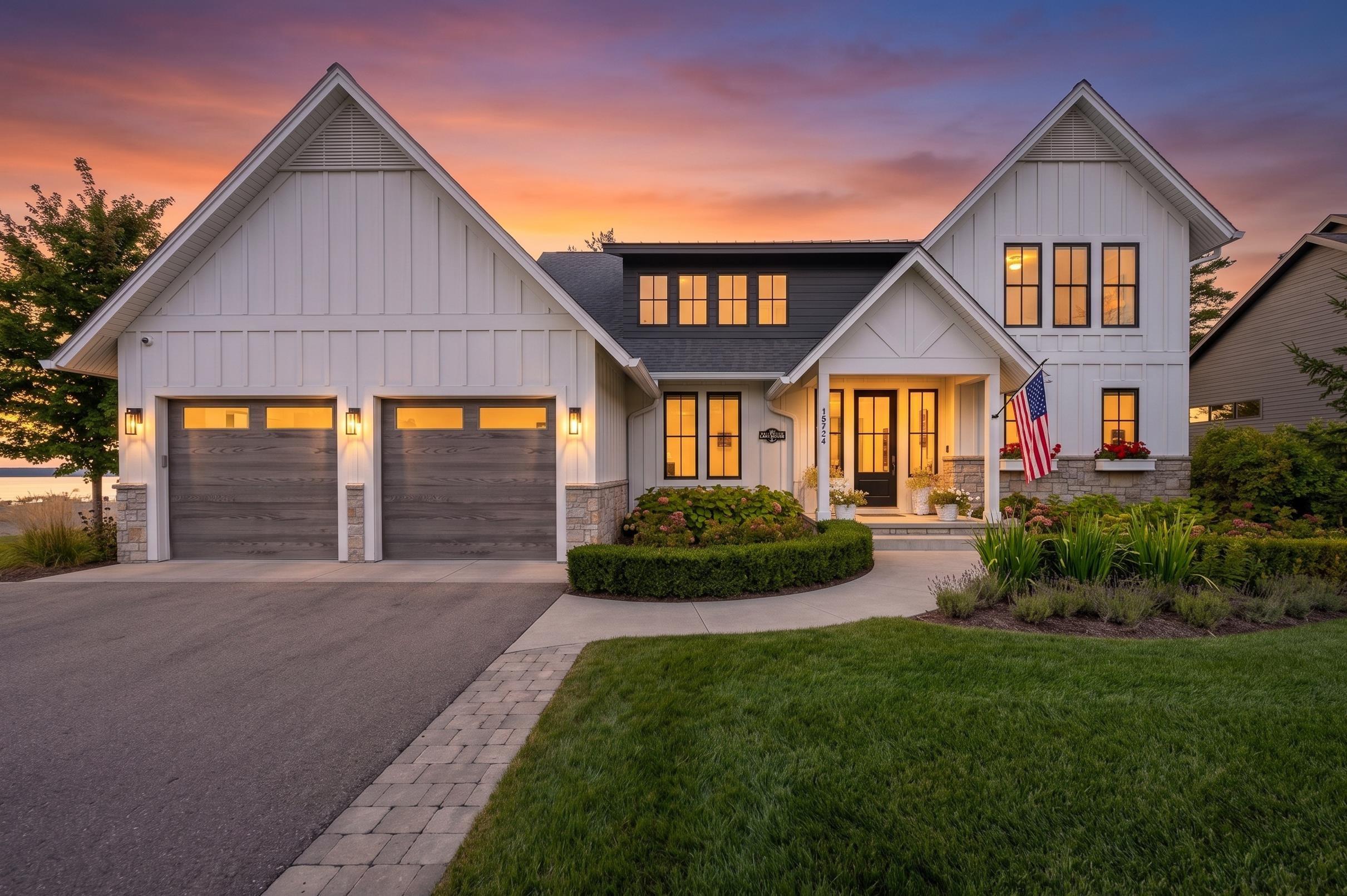 15724 Shoreline