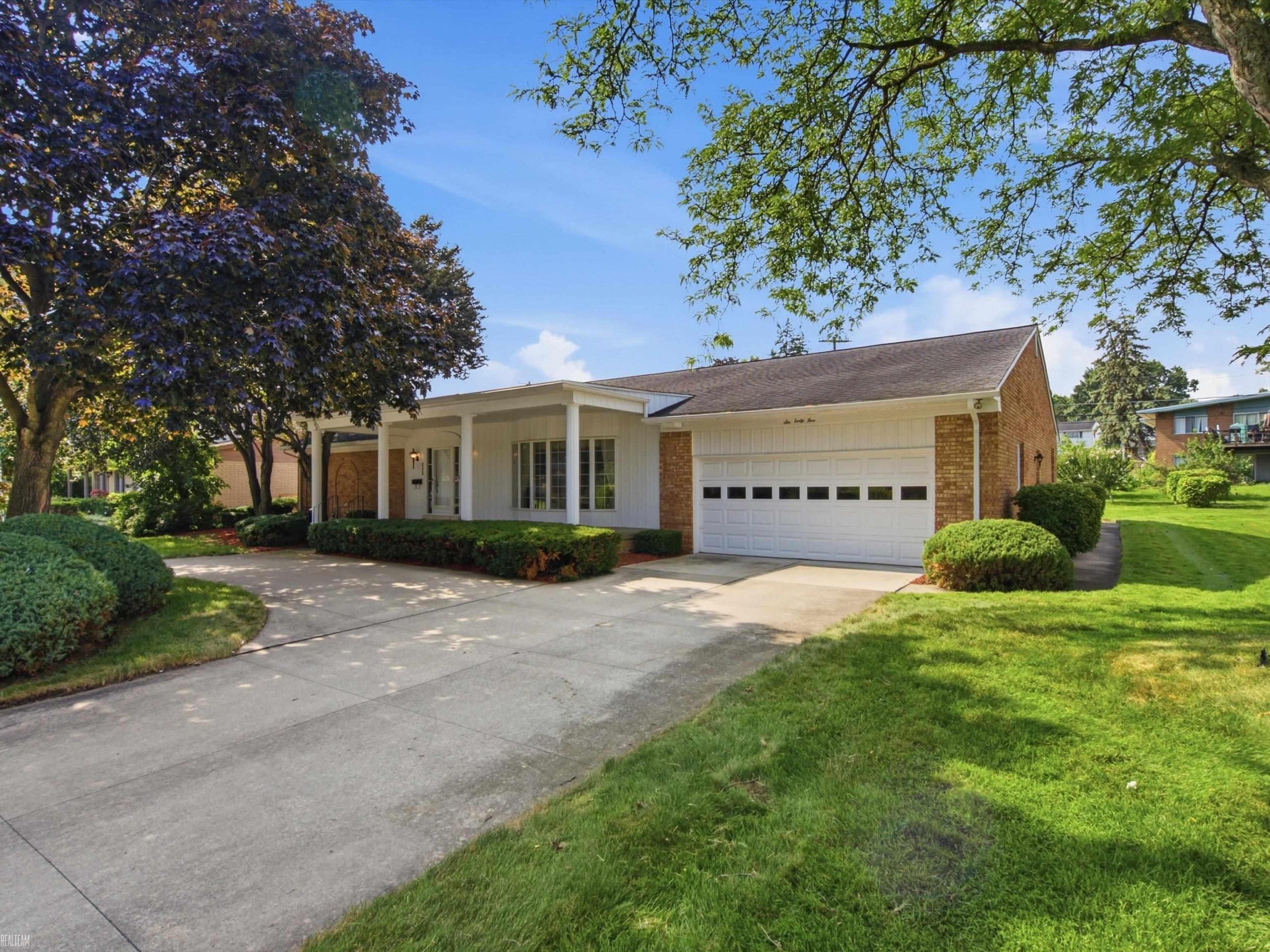 645 Wellington CRES
