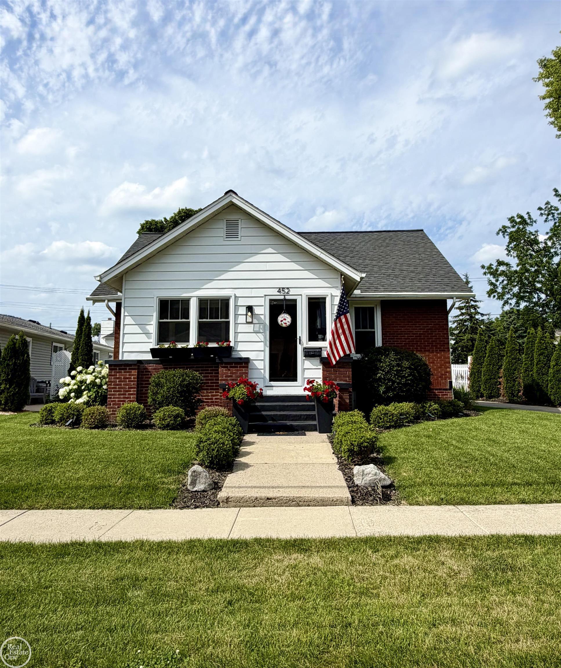 452 Maple ST