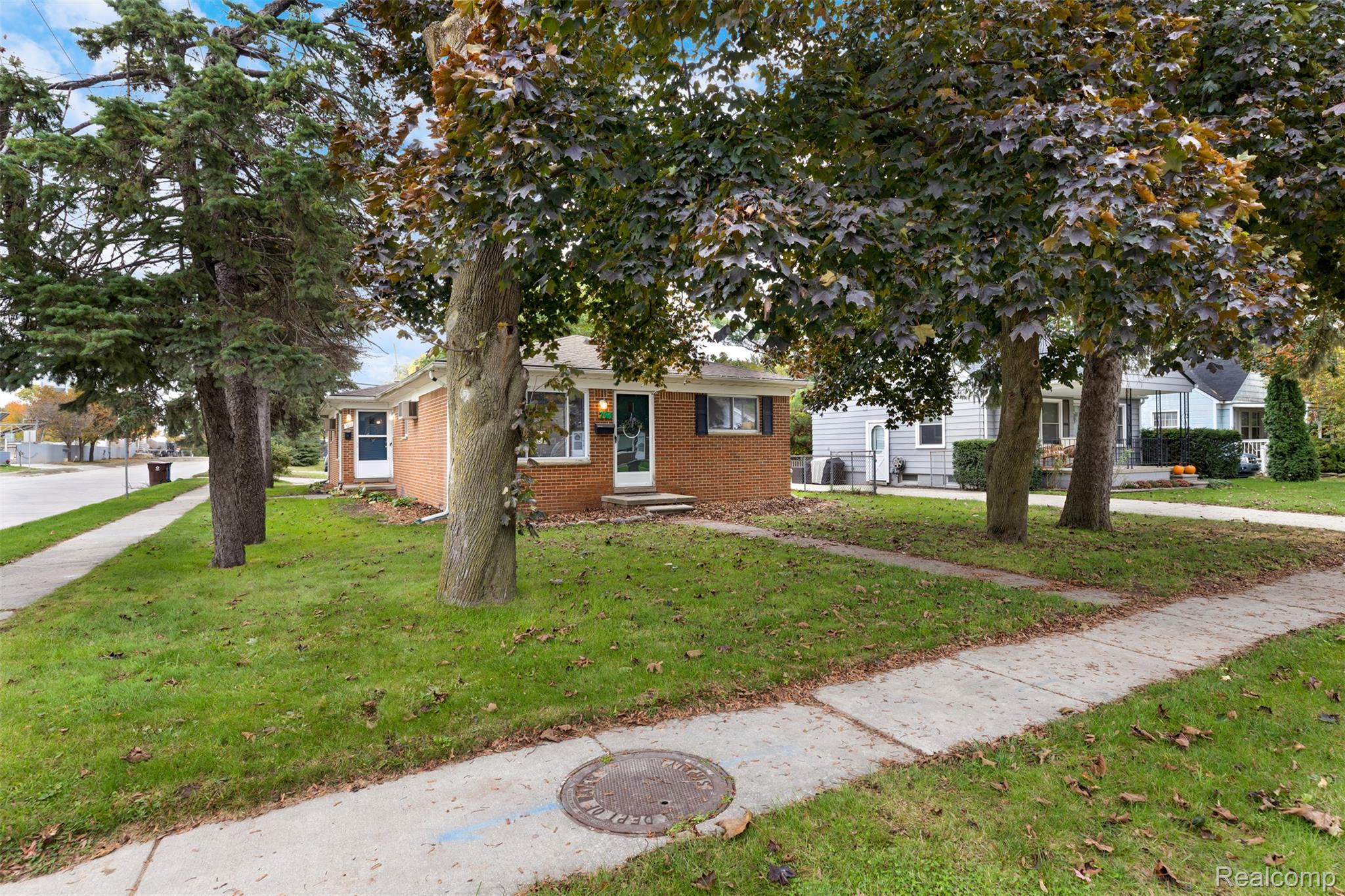 798, Adams, Plymouth, Michigan, 48170