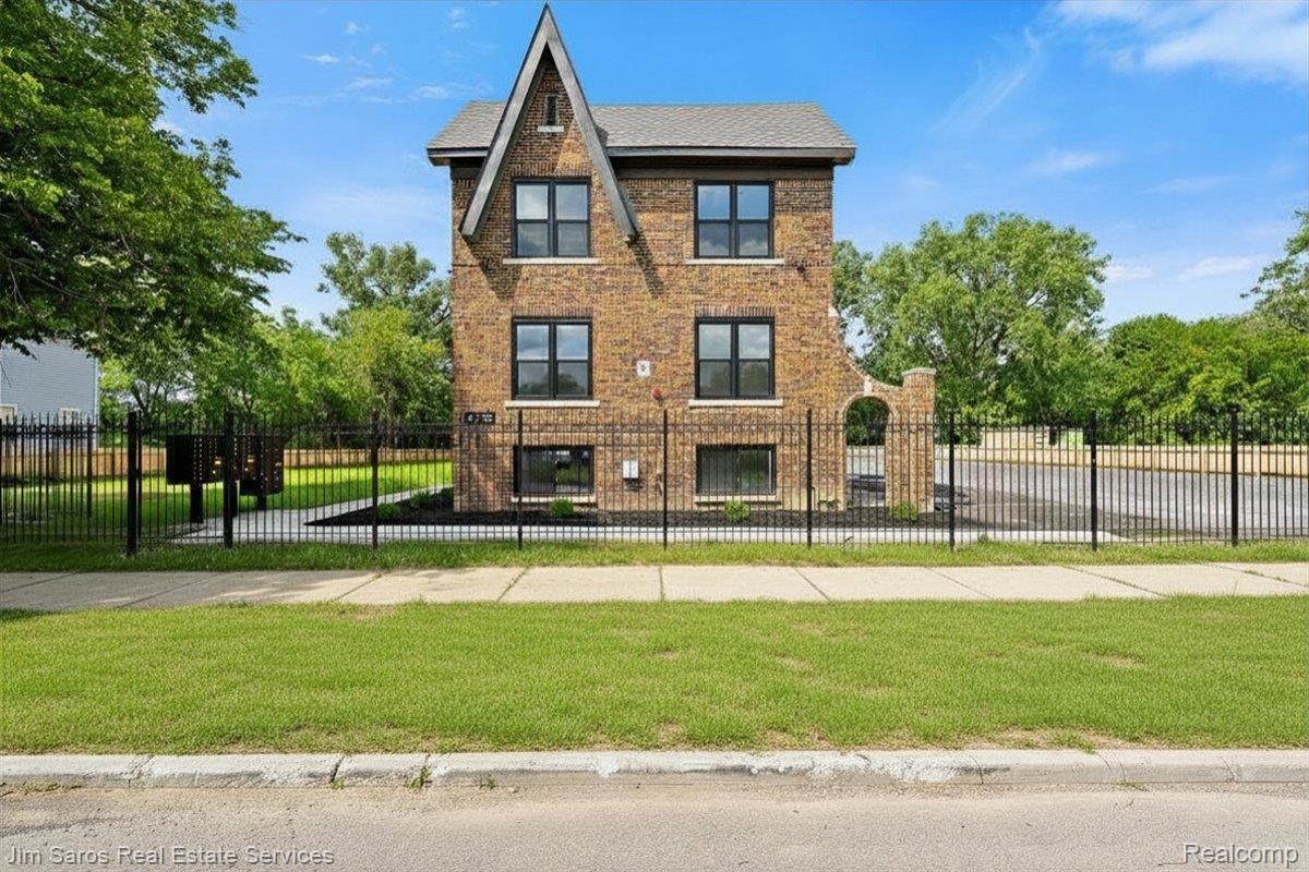 4735, Rohns #1B, Detroit, Michigan, 48214