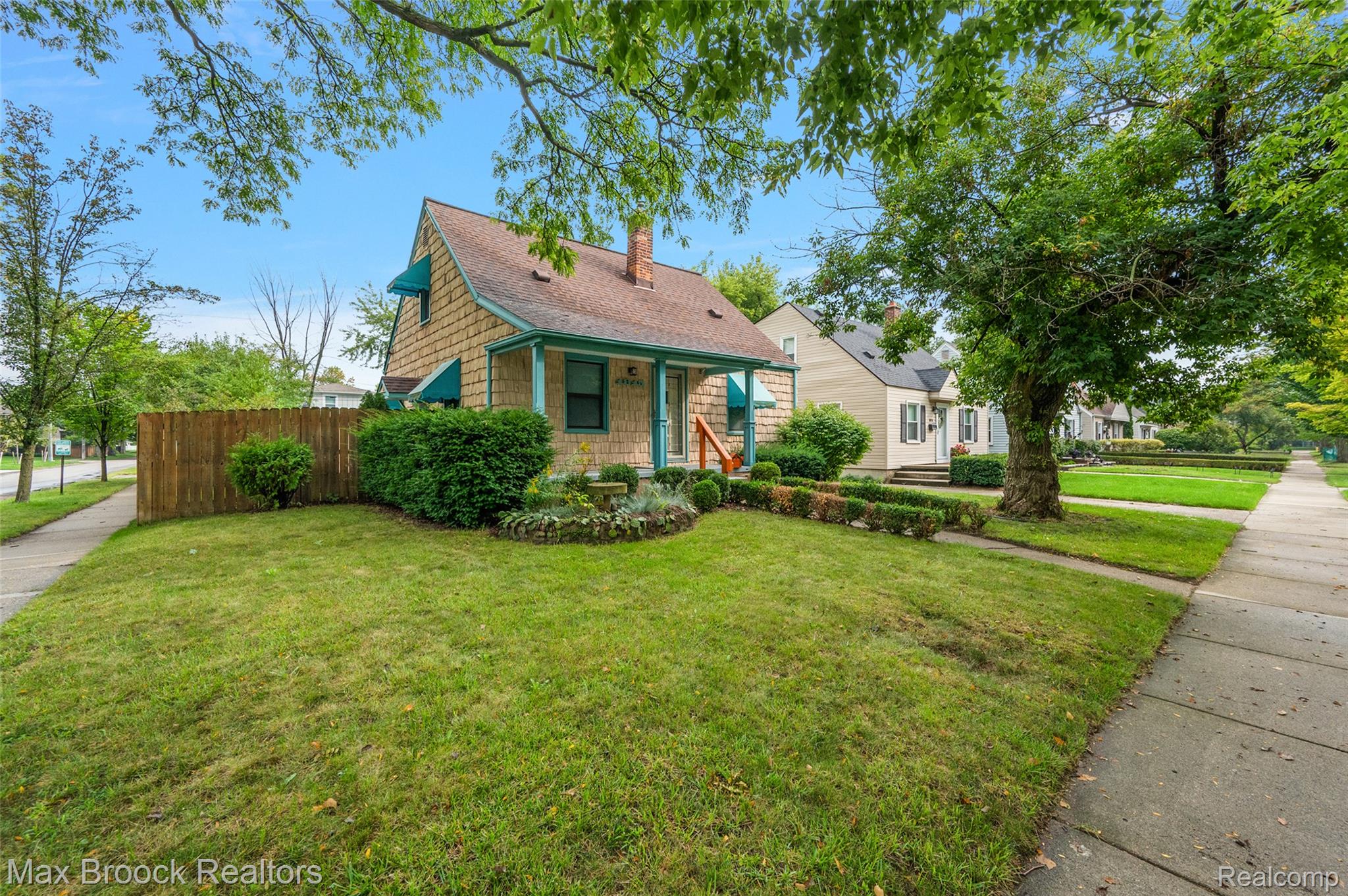 1815, Bowers, Birmingham, Michigan, 48009