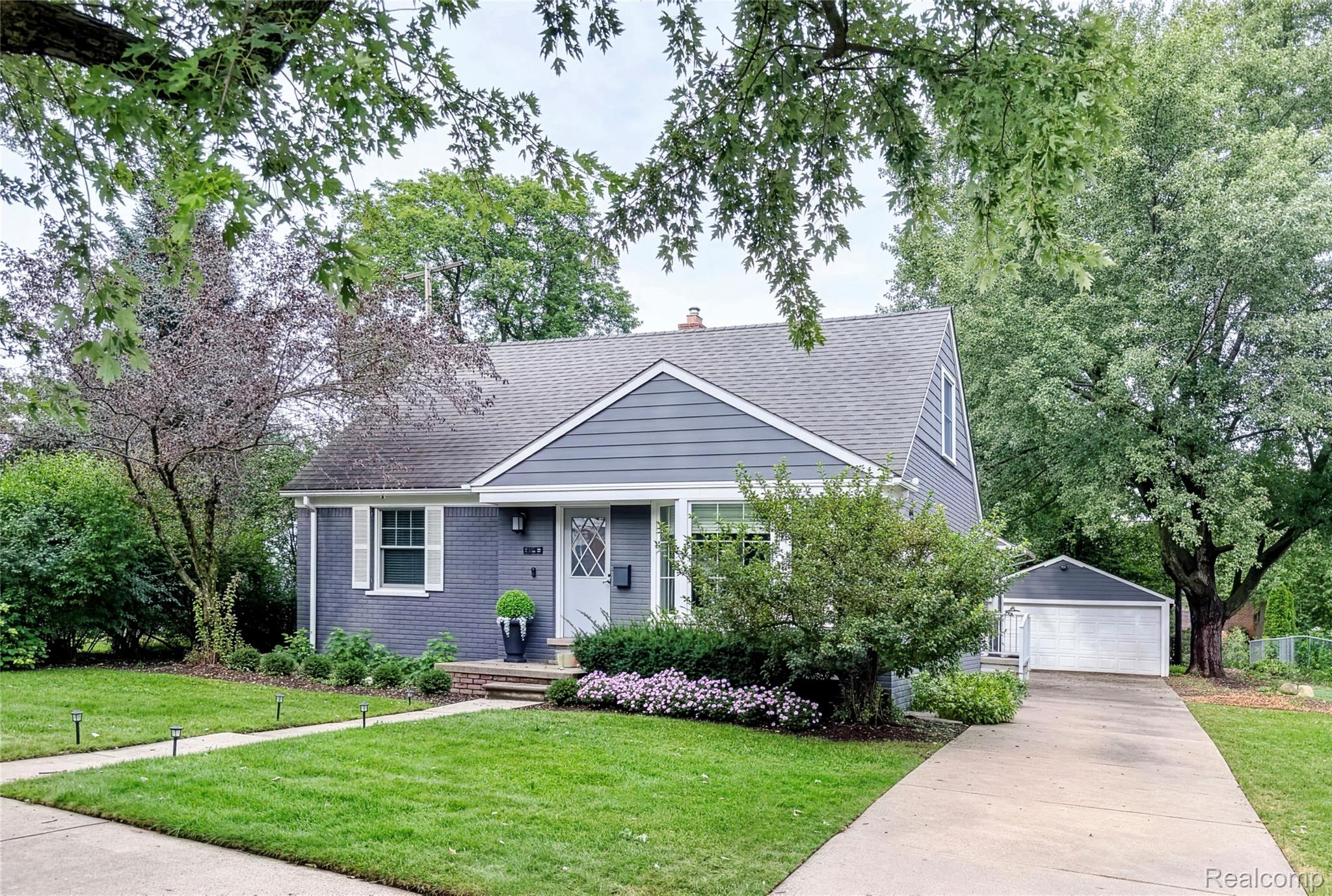 1617, Penistone, Birmingham, Michigan, 48009