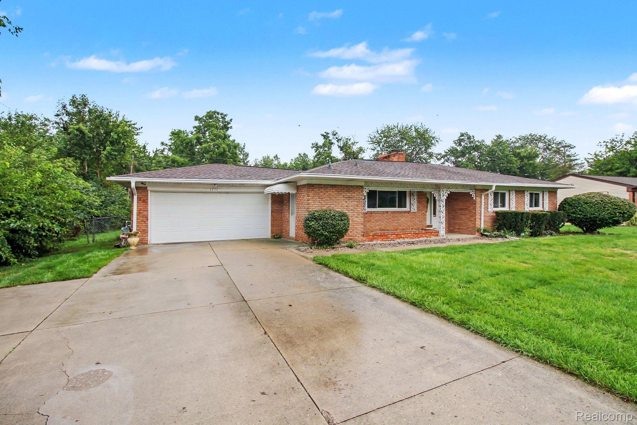 1254, Arrowhead, Burton, Michigan, 48509