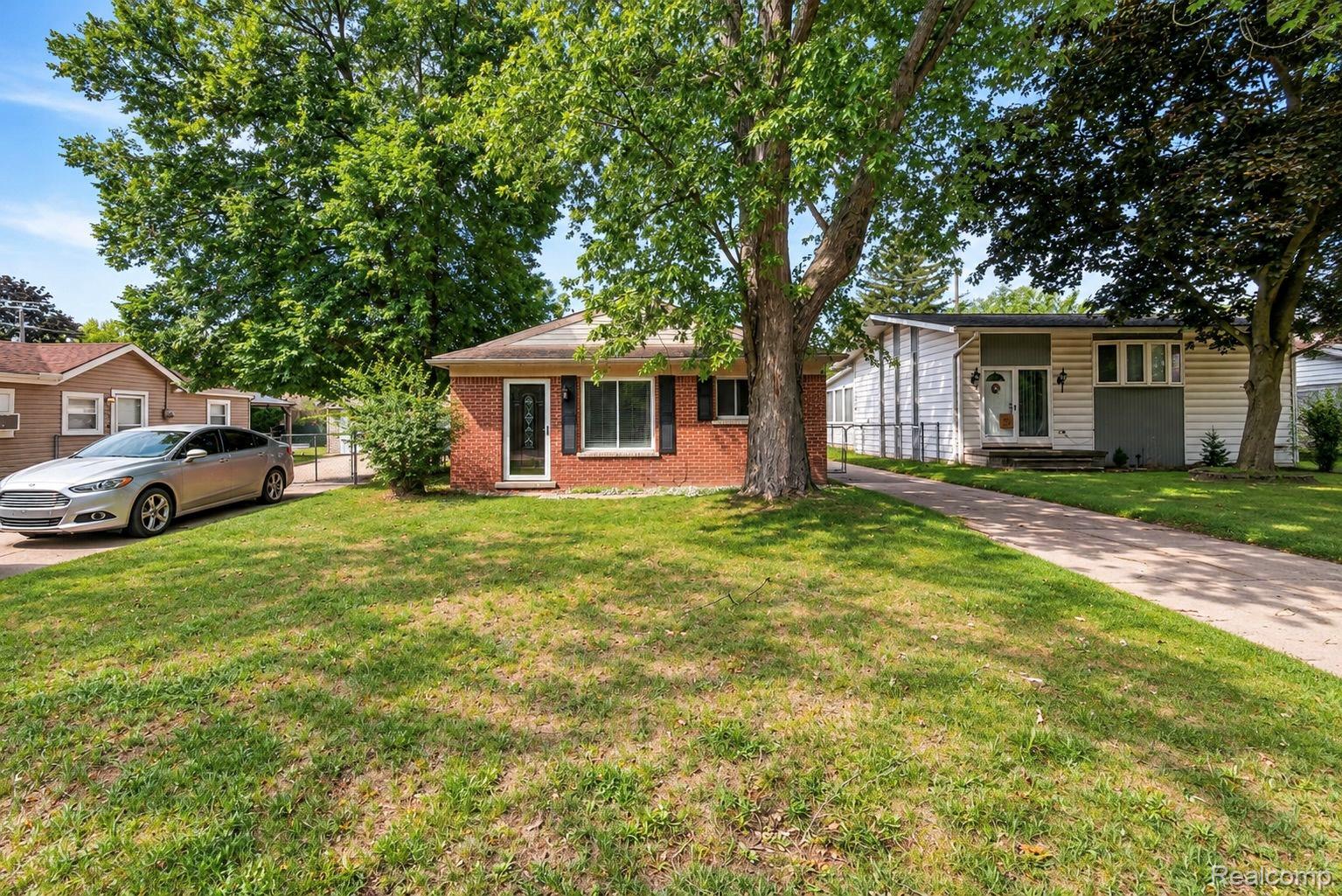 8031, Silvery, Dearborn Heights, Michigan, 48127
