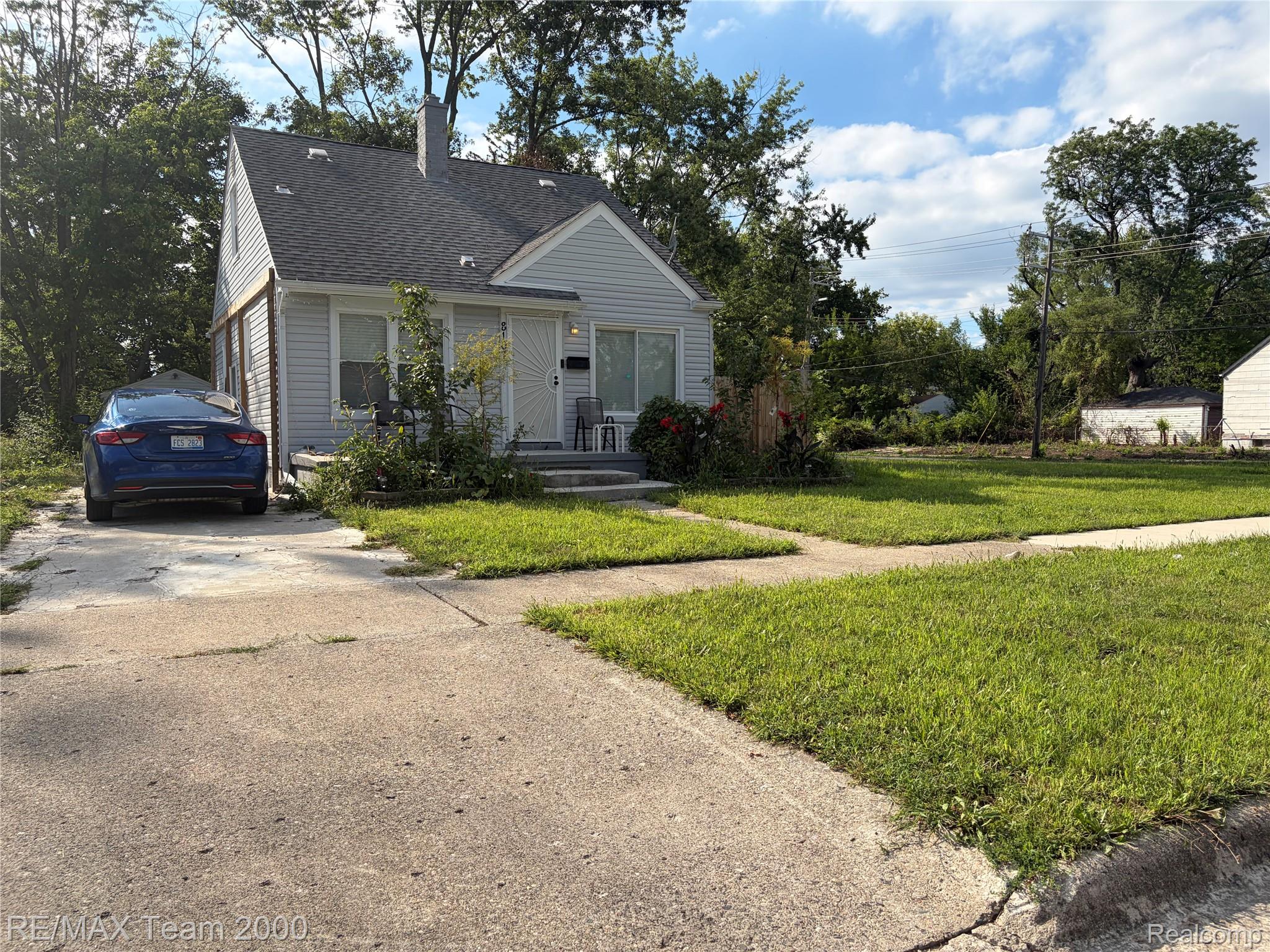 8107, Artesian, Detroit, Michigan, 48228