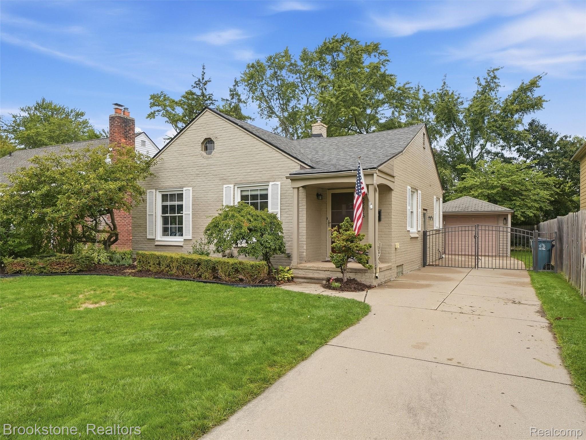 2275, Dorchester, Birmingham, Michigan, 48009