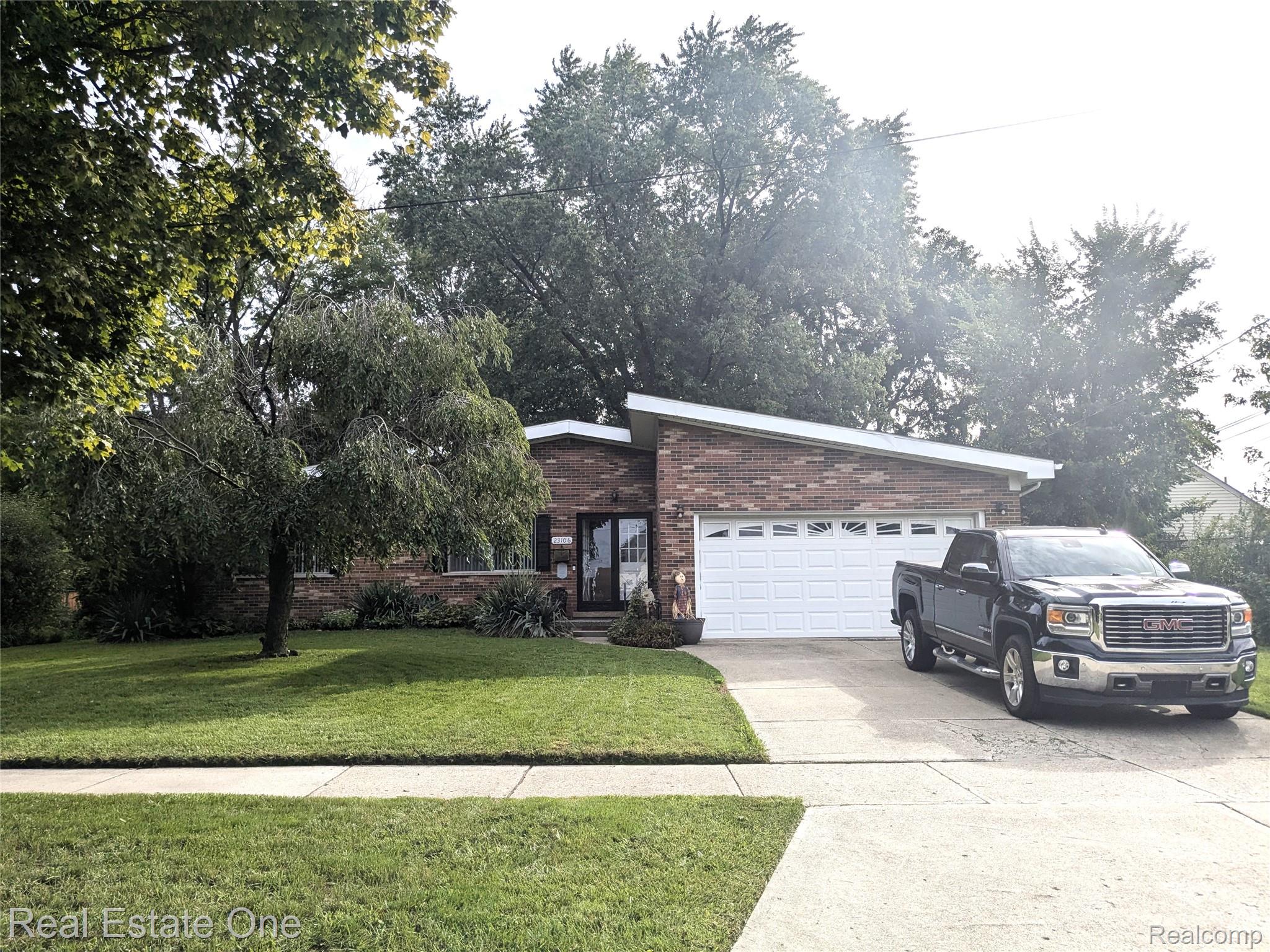 23106, Cunningham Avenue, Warren, Michigan, 48091