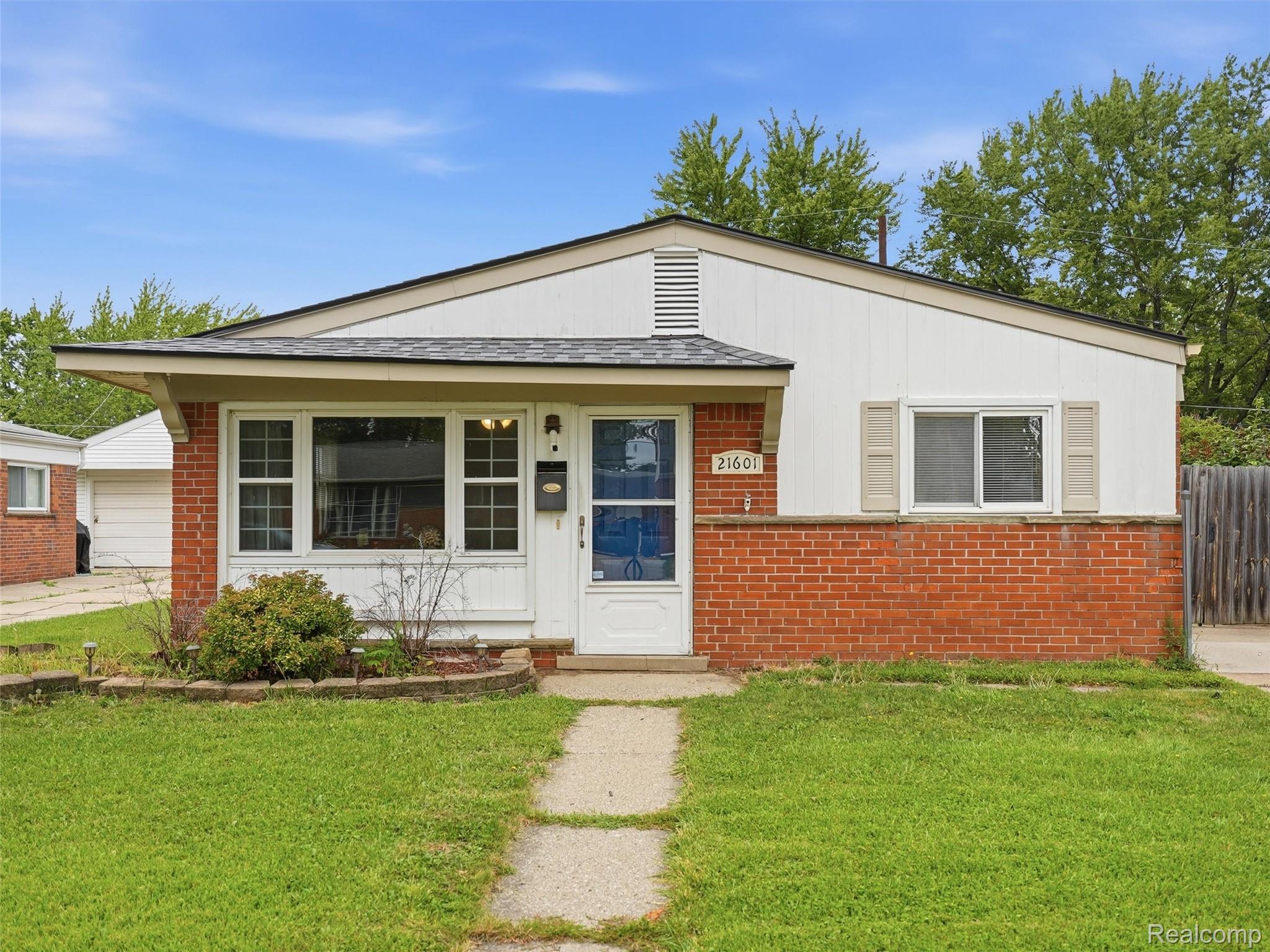 21601, Parkway, St. Clair Shores, Michigan, 48082