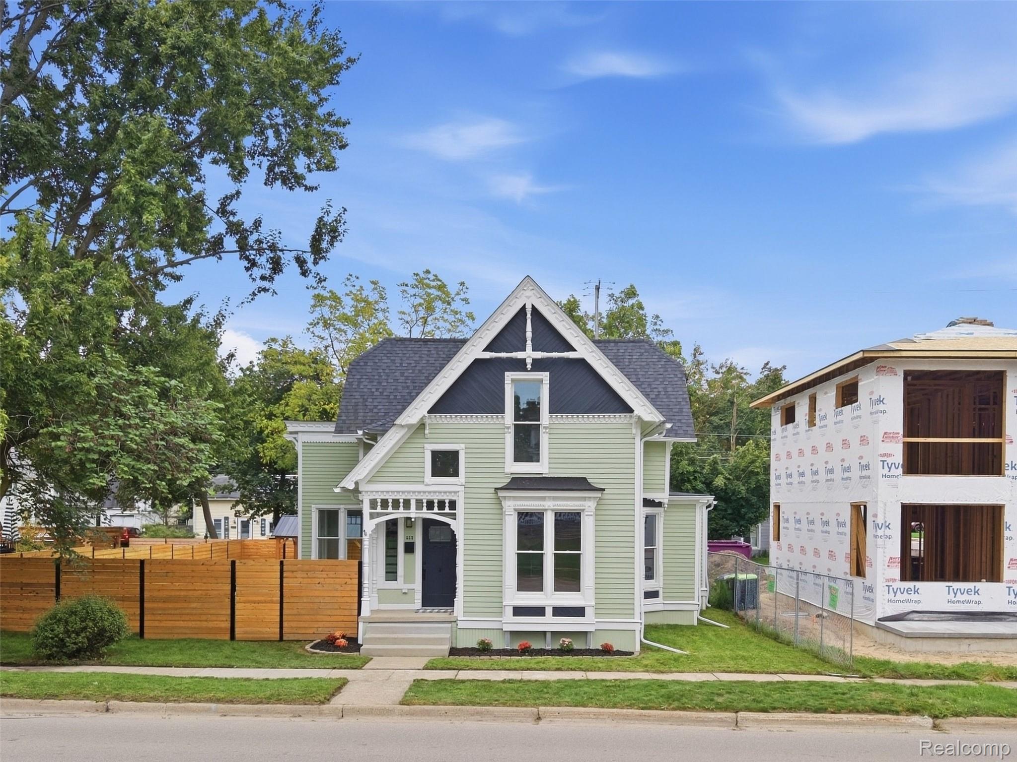 213, Shiawassee, Fenton, Michigan, 48430