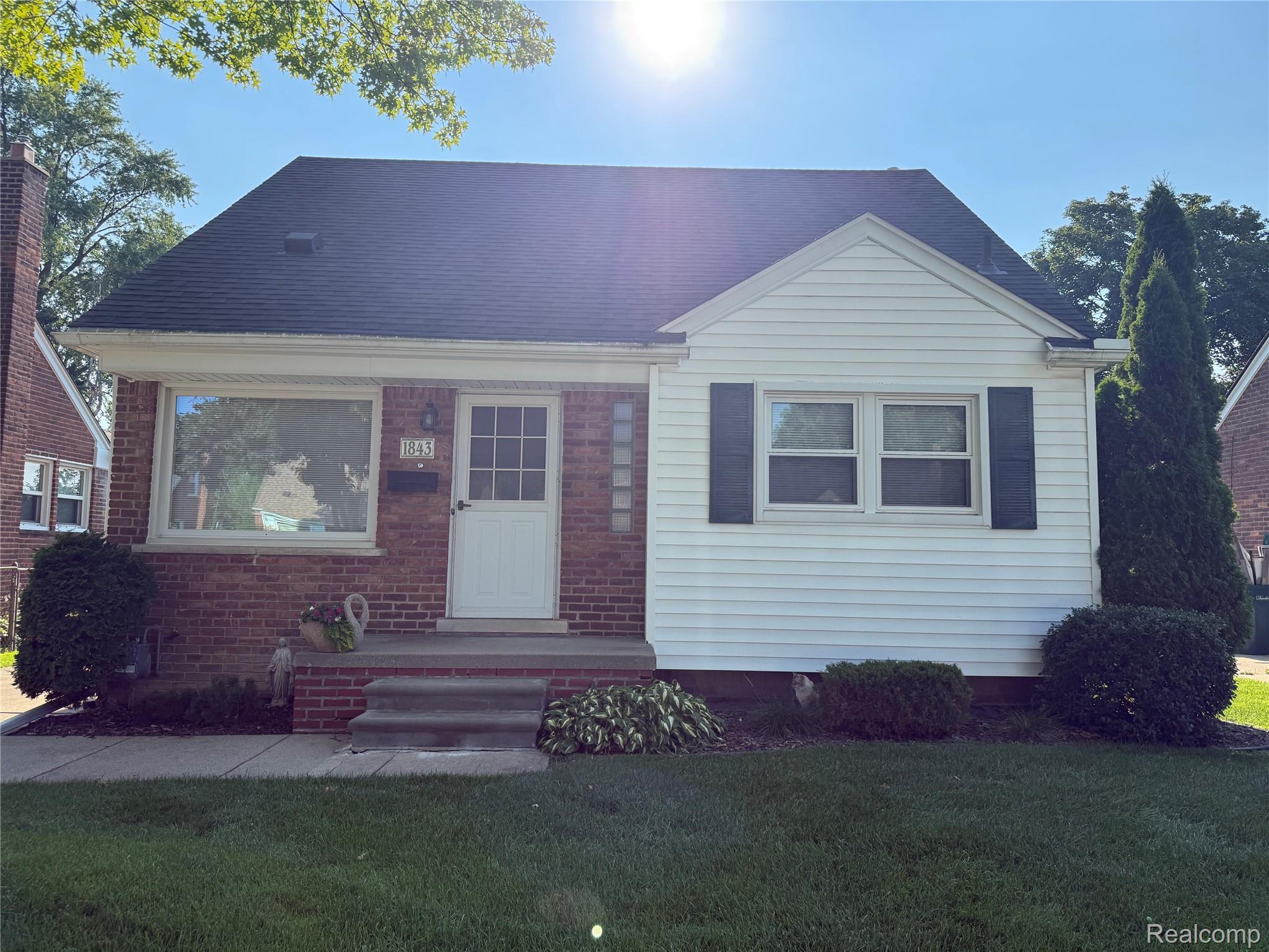 1843, Robindale, Dearborn, Michigan, 48128