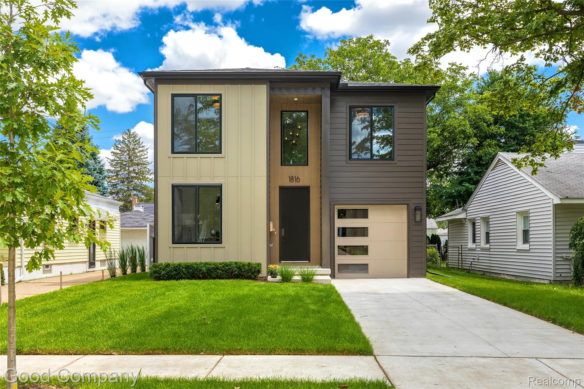 1816, Clifton, Royal Oak, Michigan, 48073
