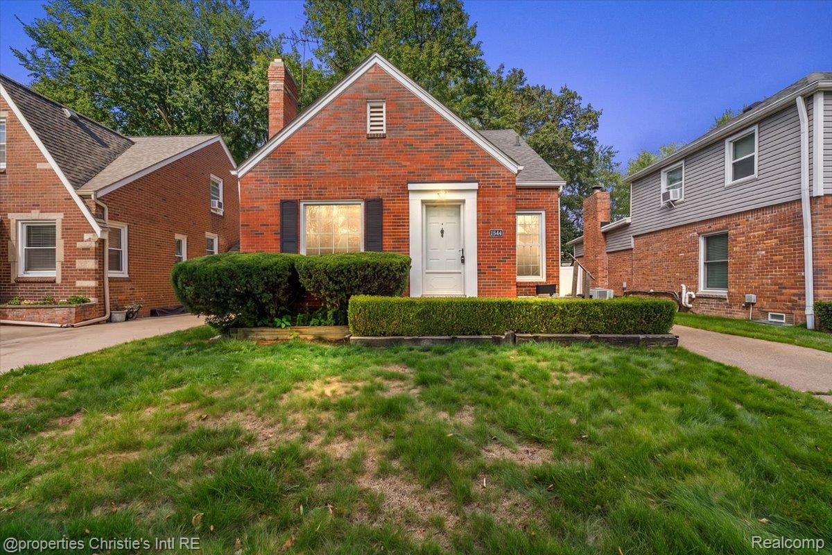 1544, Hampton, Grosse Pointe Woods, Michigan, 48236