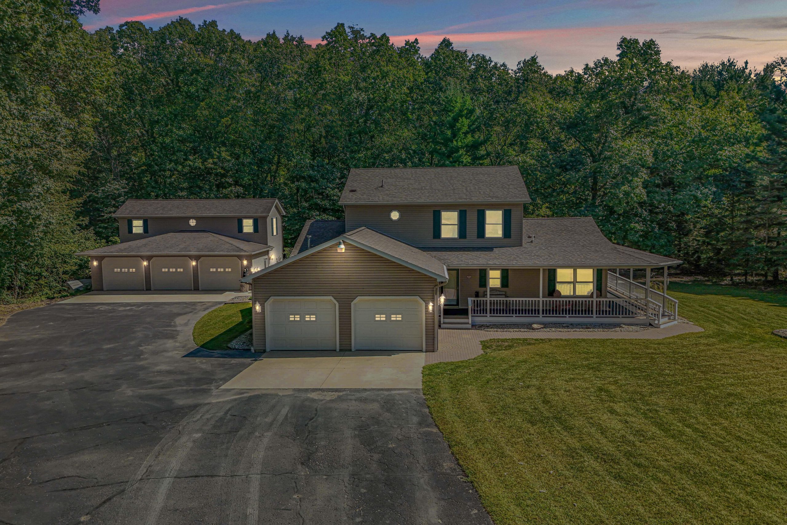 5607 Ridge Drive