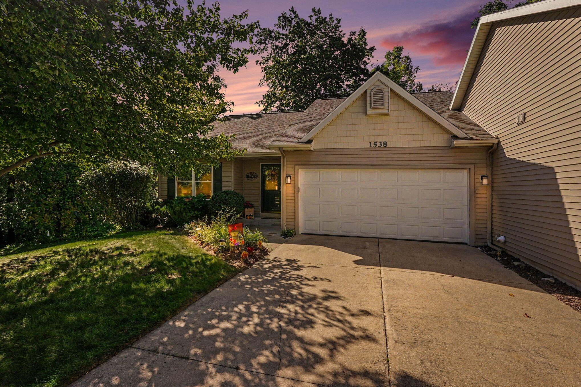1538 Beechtree Cmns Unit: 13