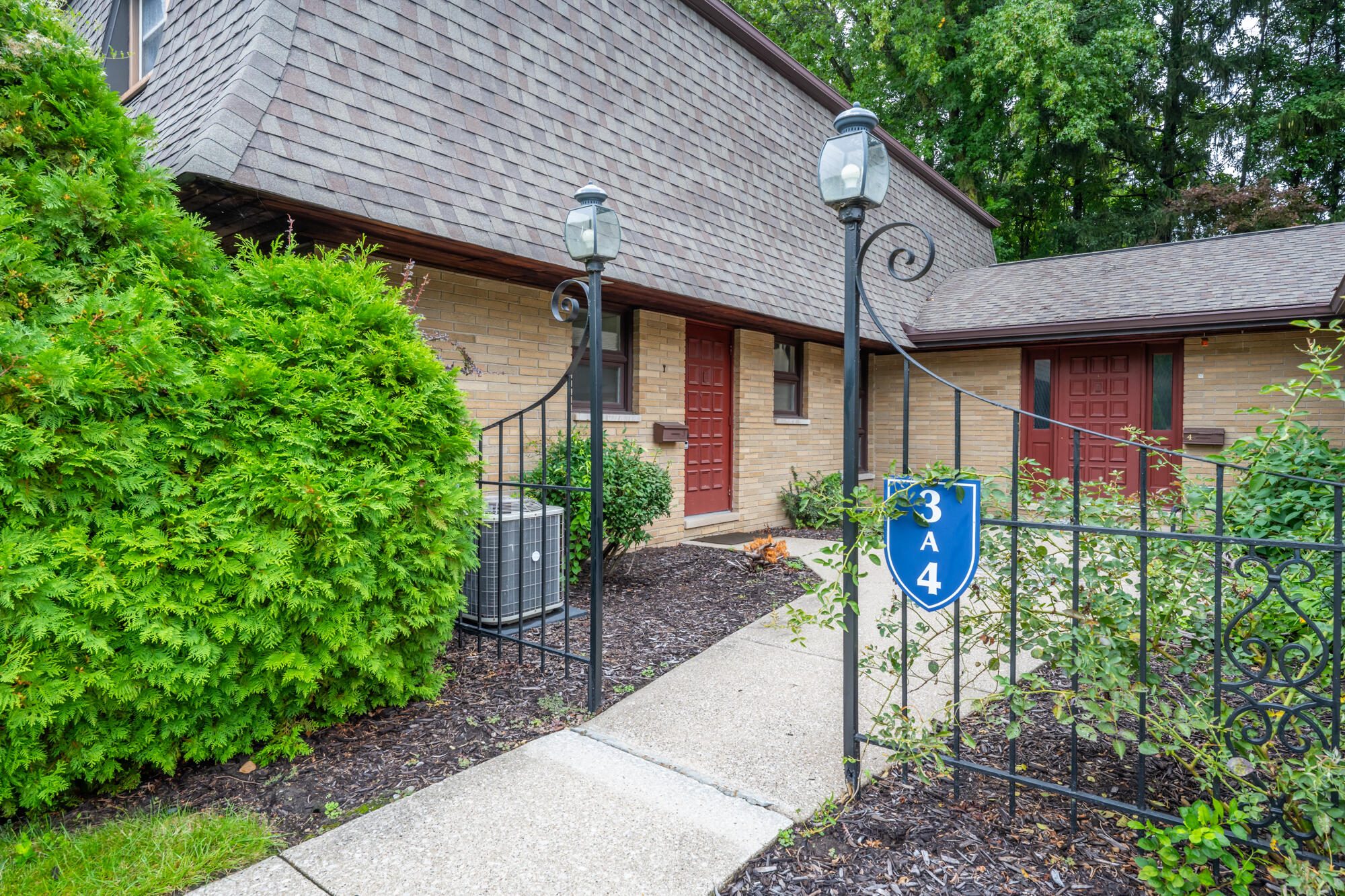 2727 S Lakeshore Drive Building: A Unit: 3