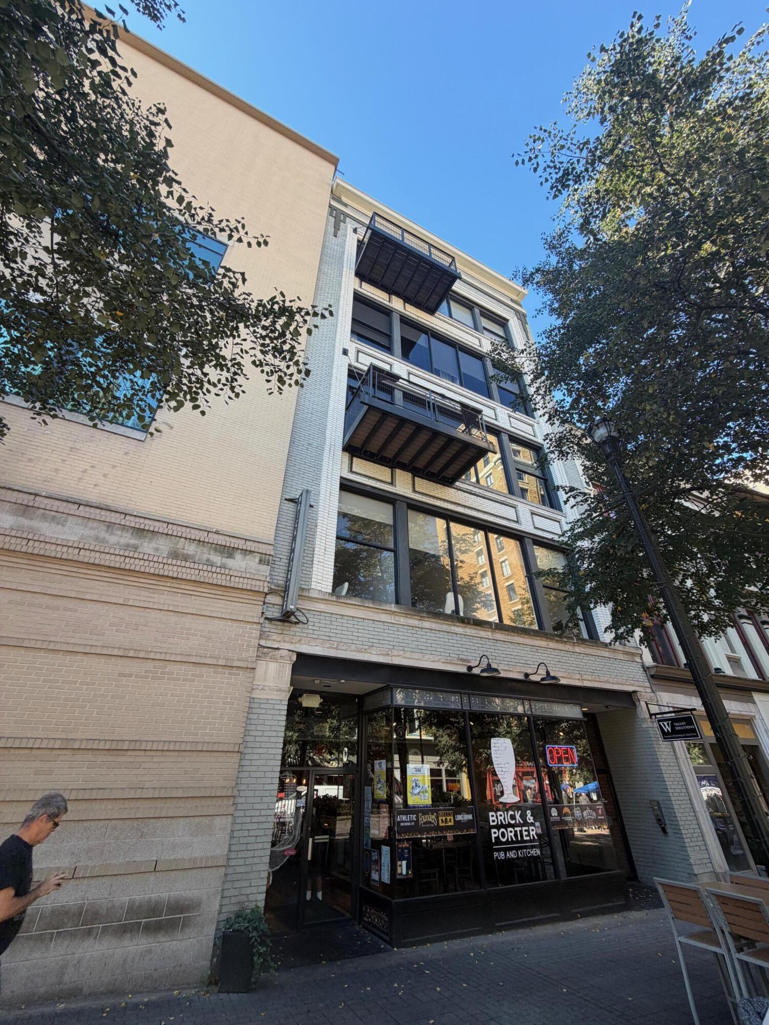 49 Monroe Center Street NW Unit: 8