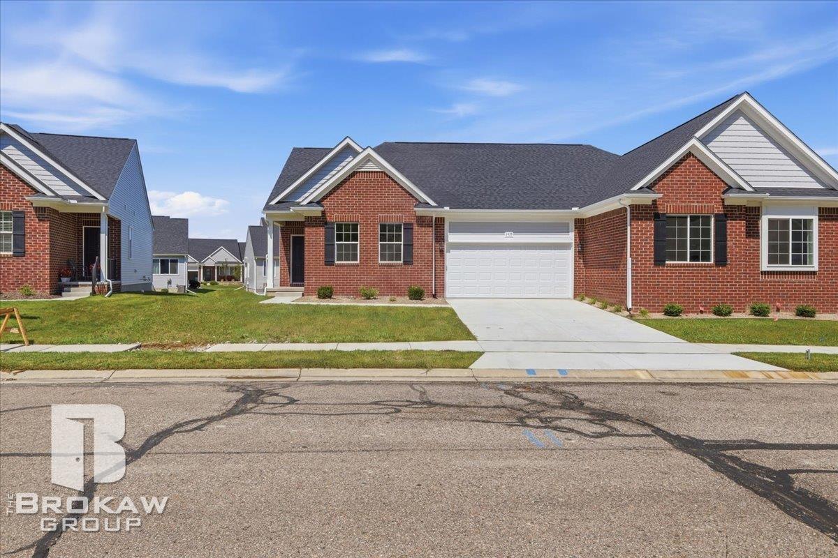 1435 Luxington DR