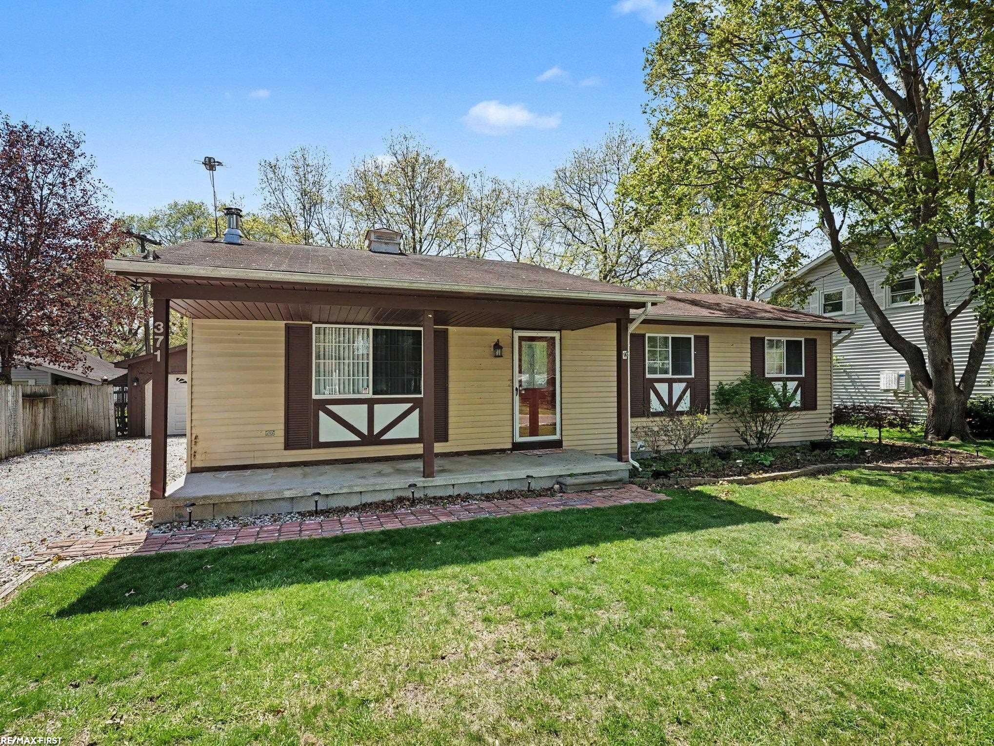 371 Colonial LN