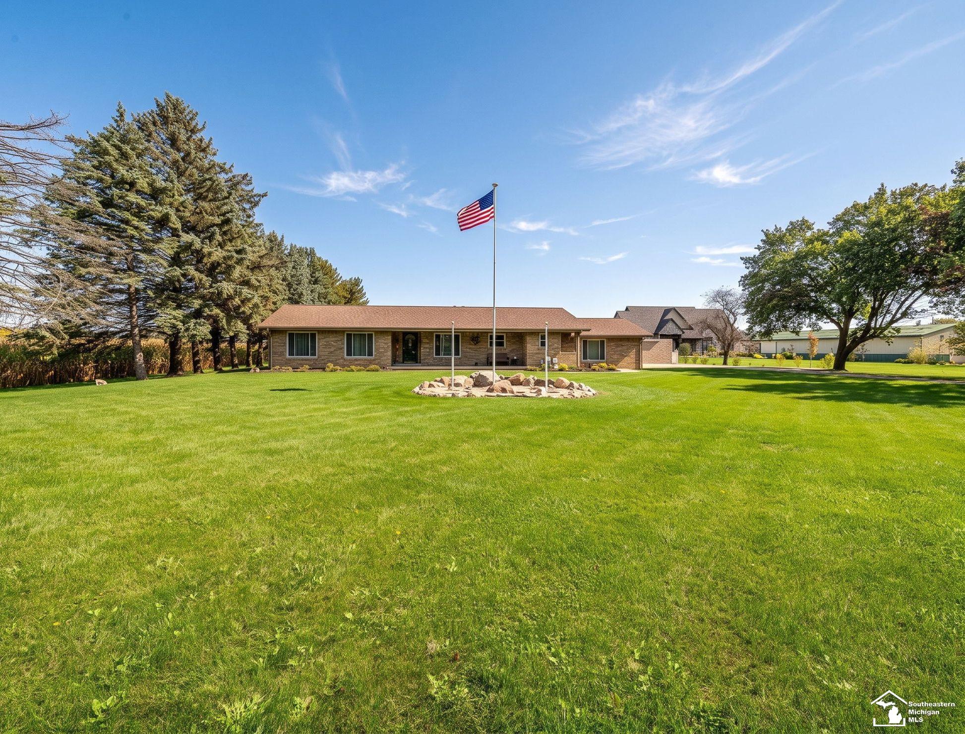 3096 W Stein RD
