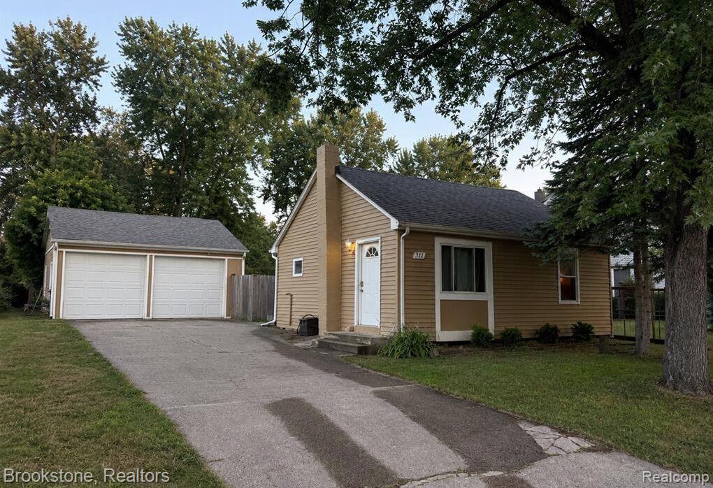 311, Grand Traverse, Commerce Twp, Michigan, 48382
