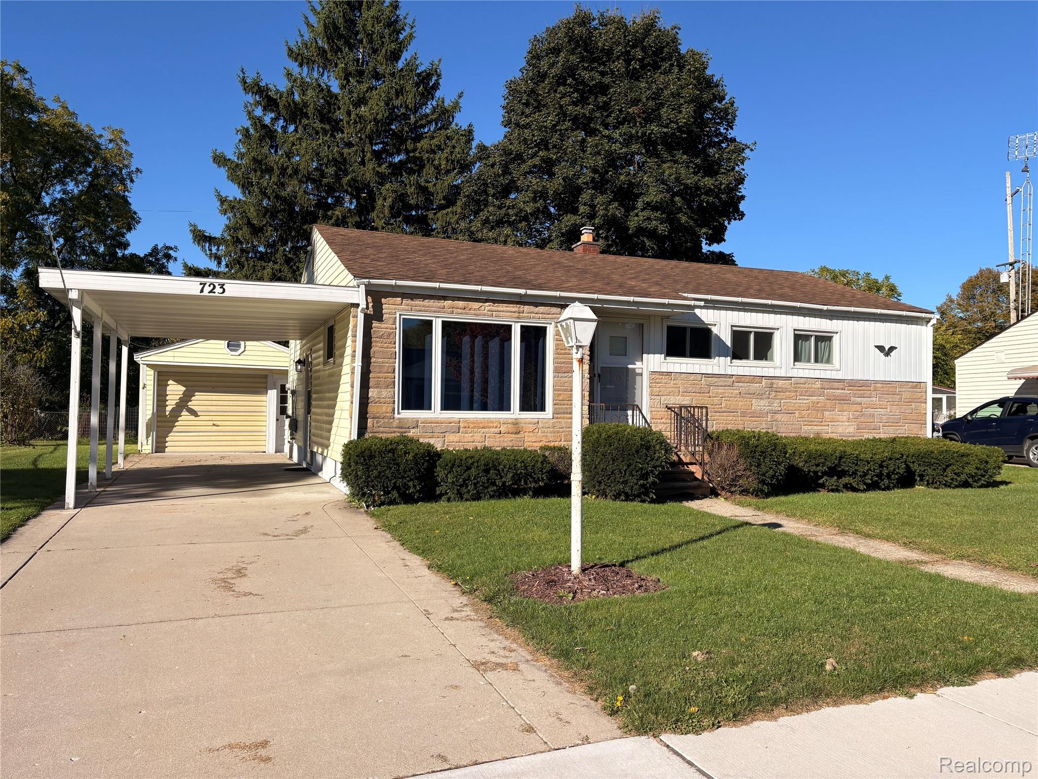 723, Woodbine, Fenton, Michigan, 48430