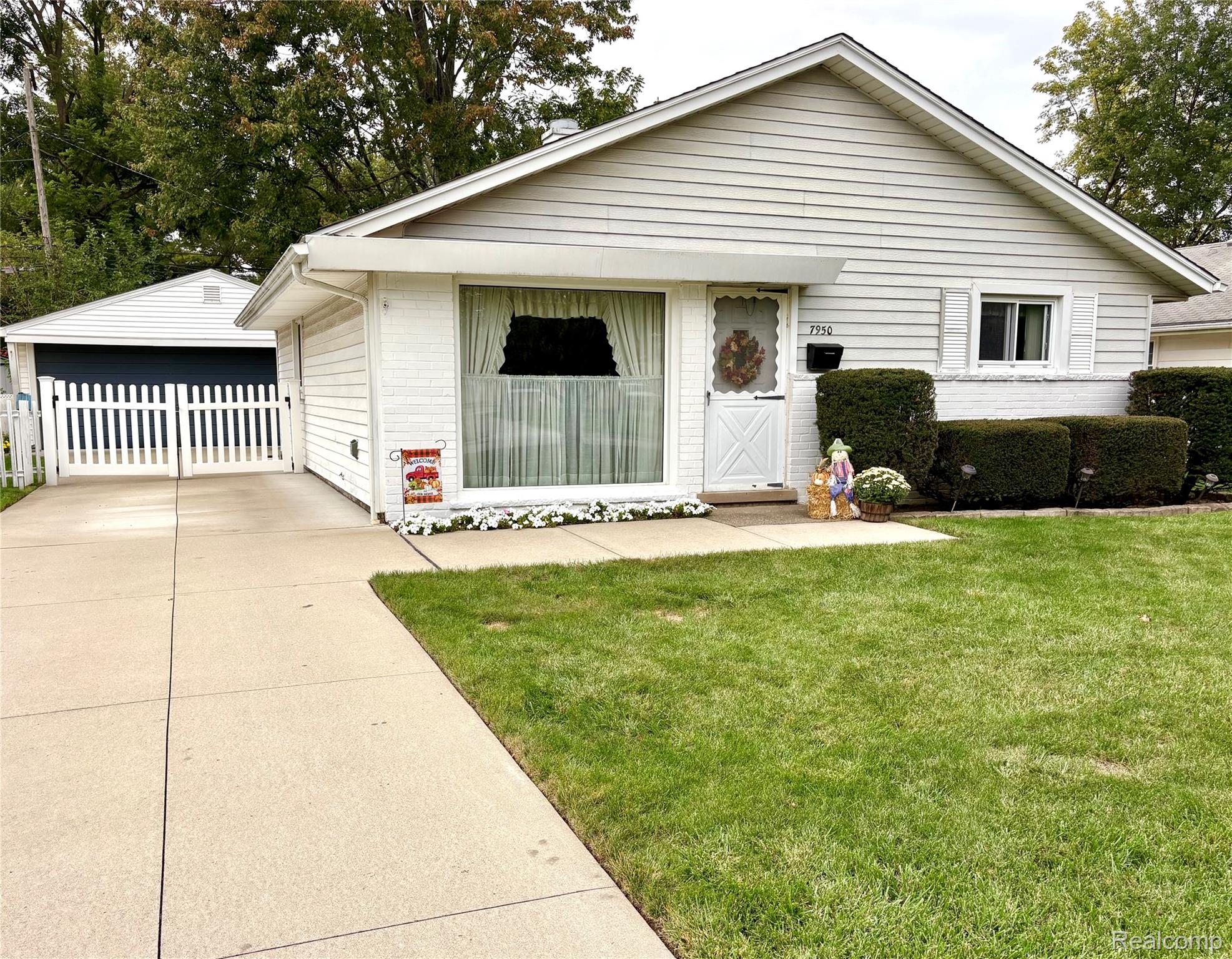 7950, Clippert, Taylor, Michigan, 48180