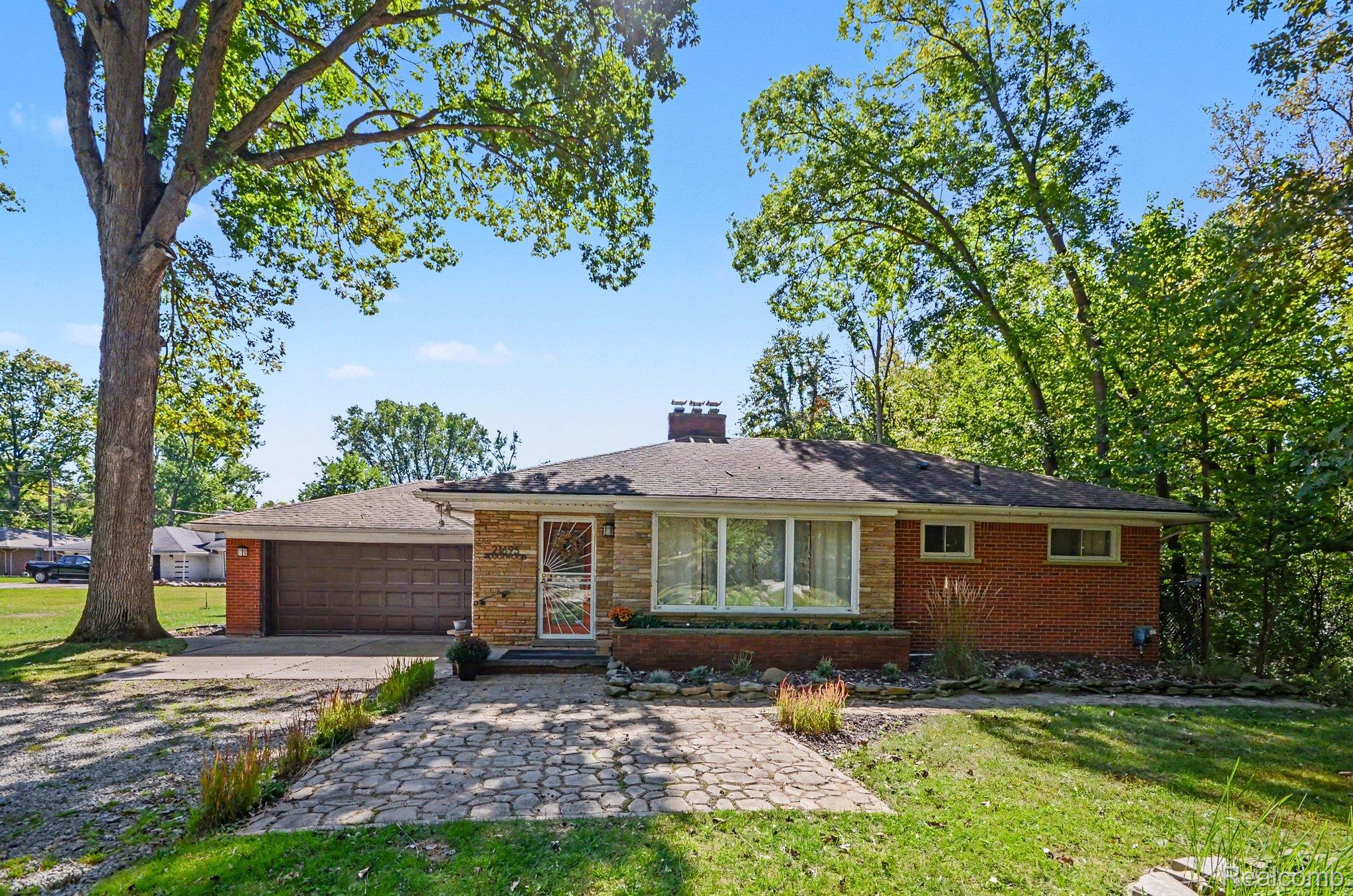 21695, Rougewood, Southfield, Michigan, 48033